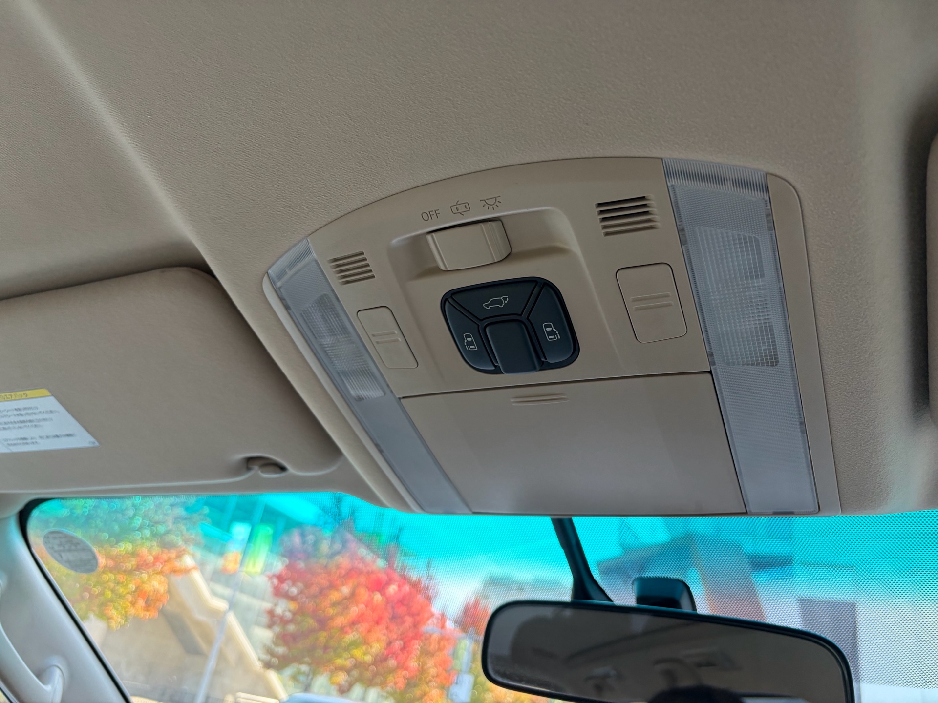 Vehicle photo 12