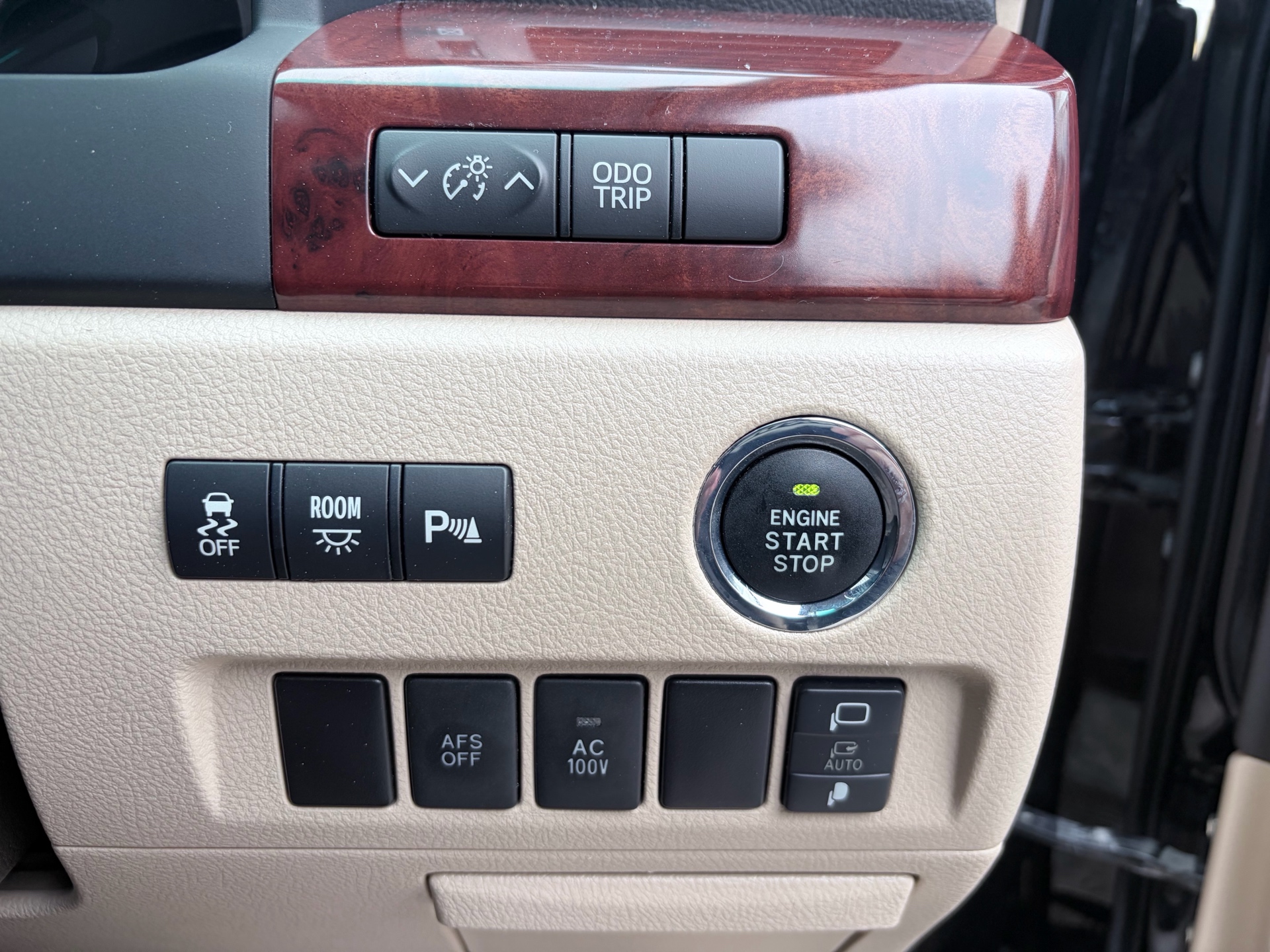 Vehicle photo 14