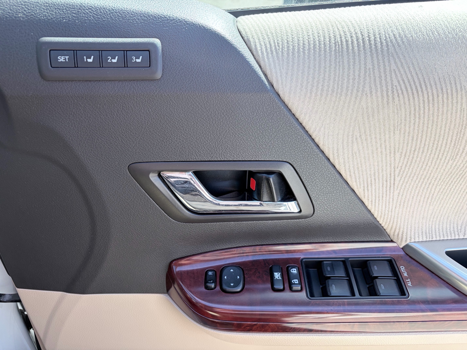 Vehicle photo 11