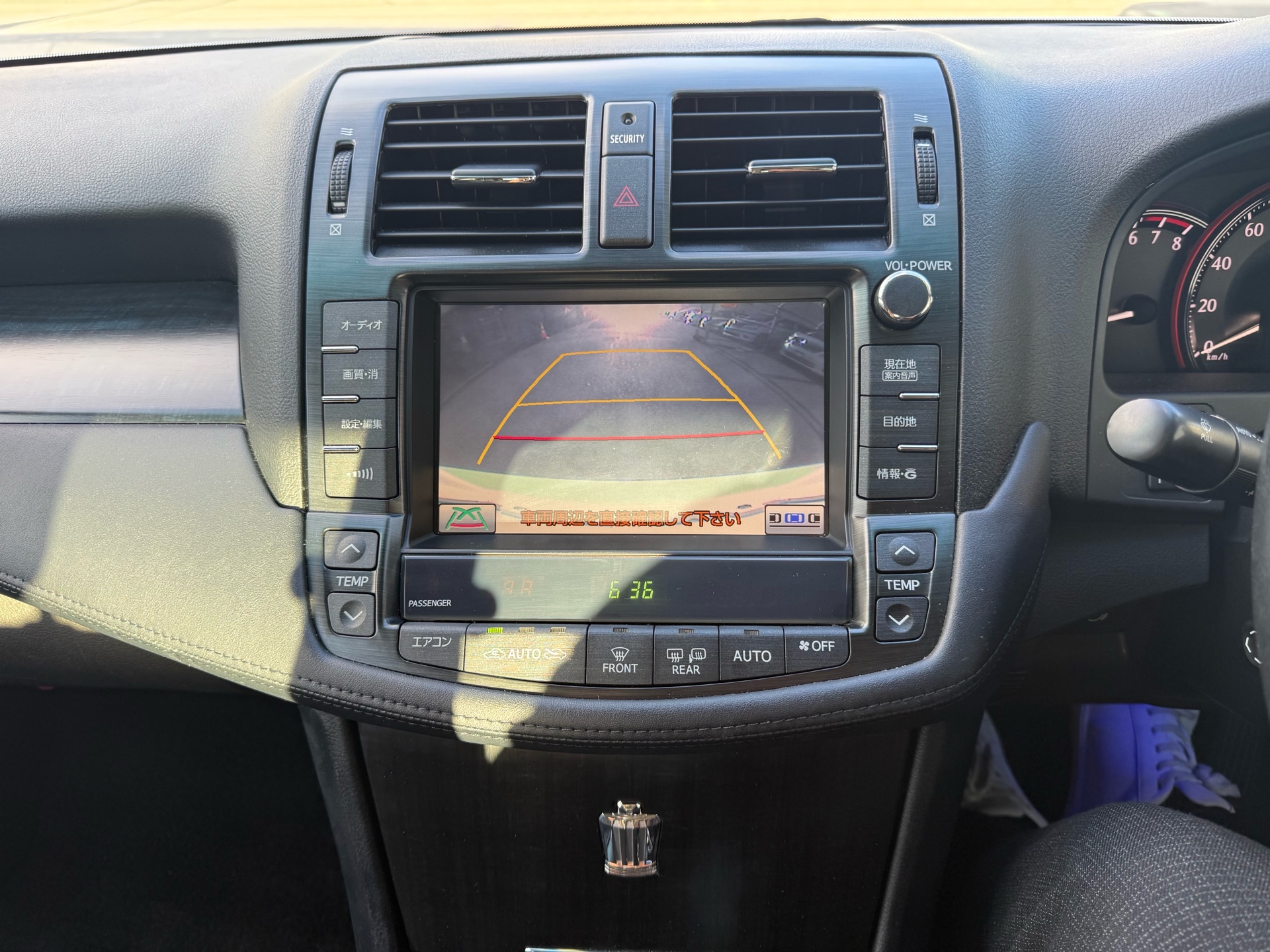 Vehicle photo 9