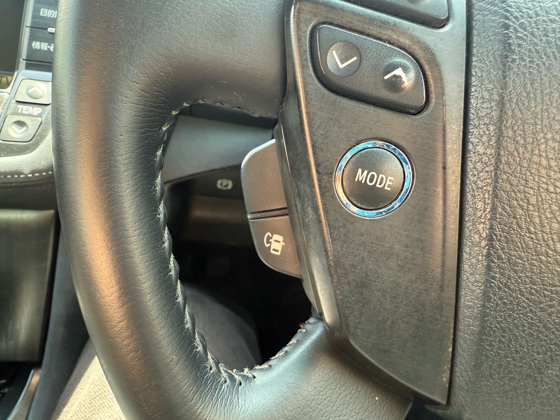 Vehicle photo 12