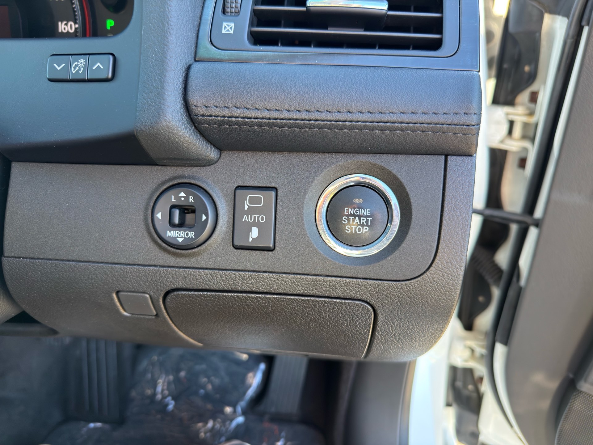 Vehicle photo 12