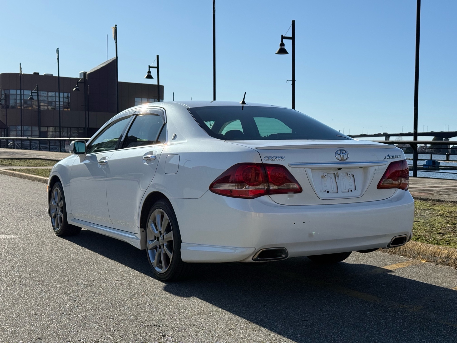 Vehicle photo 4