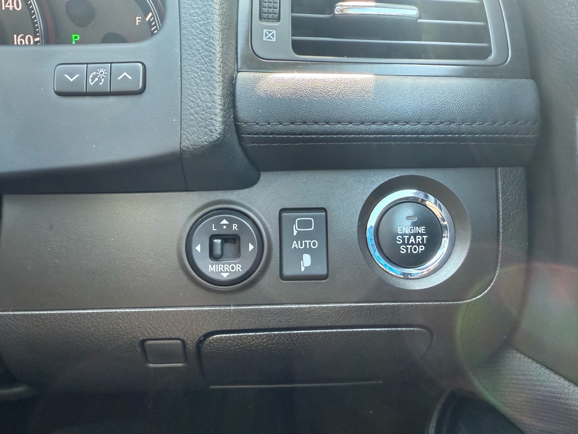 Vehicle photo 11