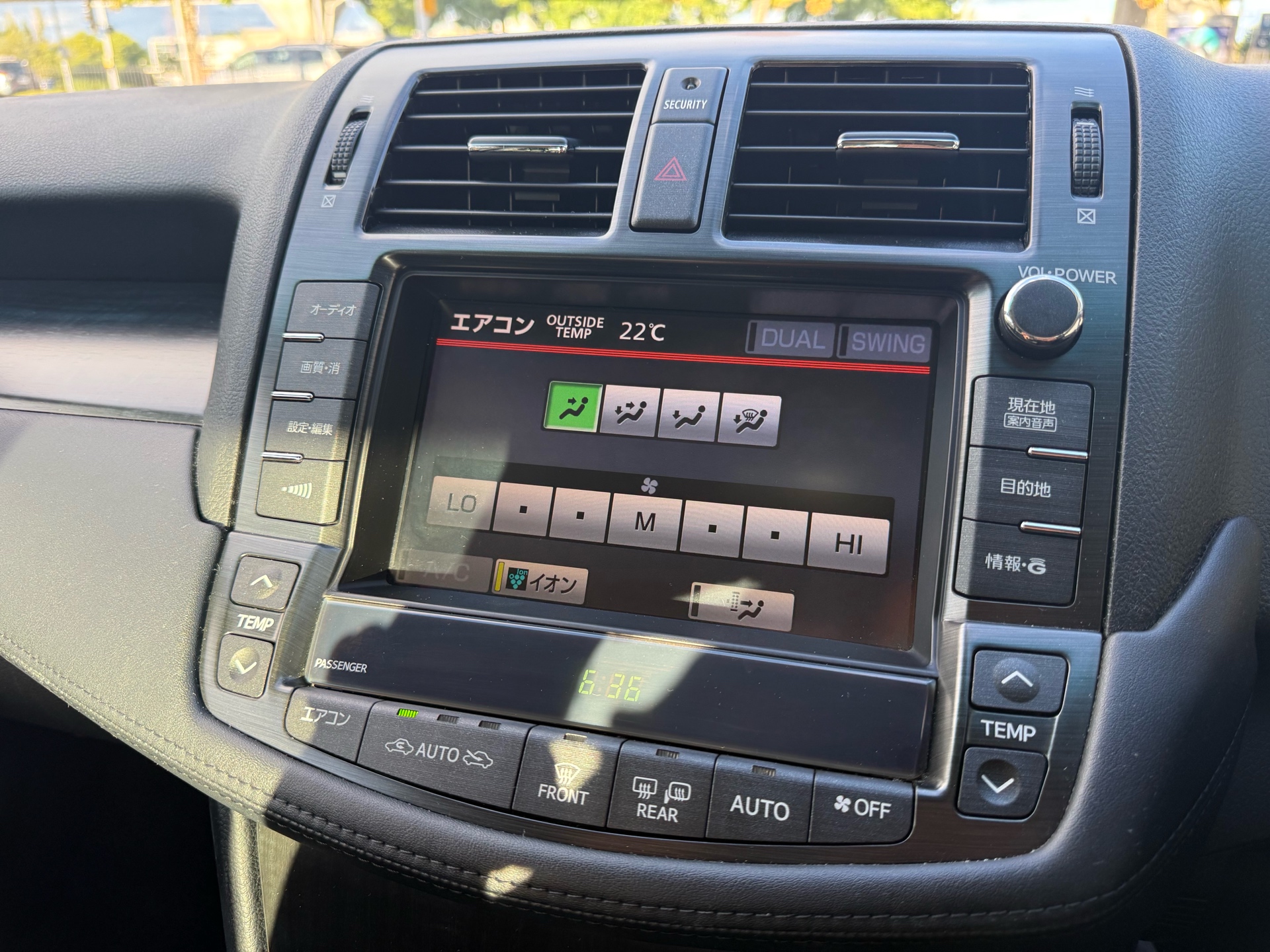 Vehicle photo 10