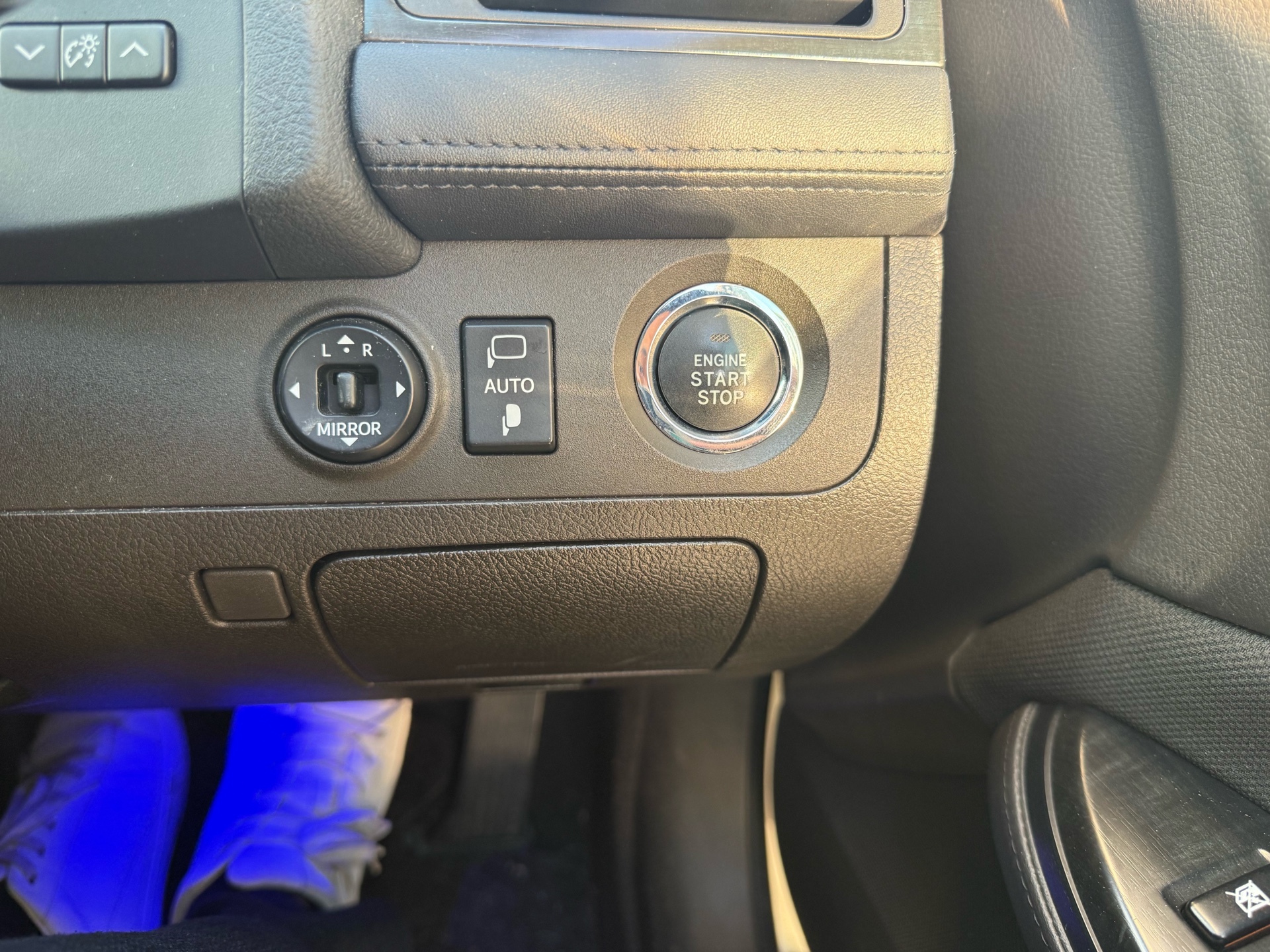 Vehicle photo 12