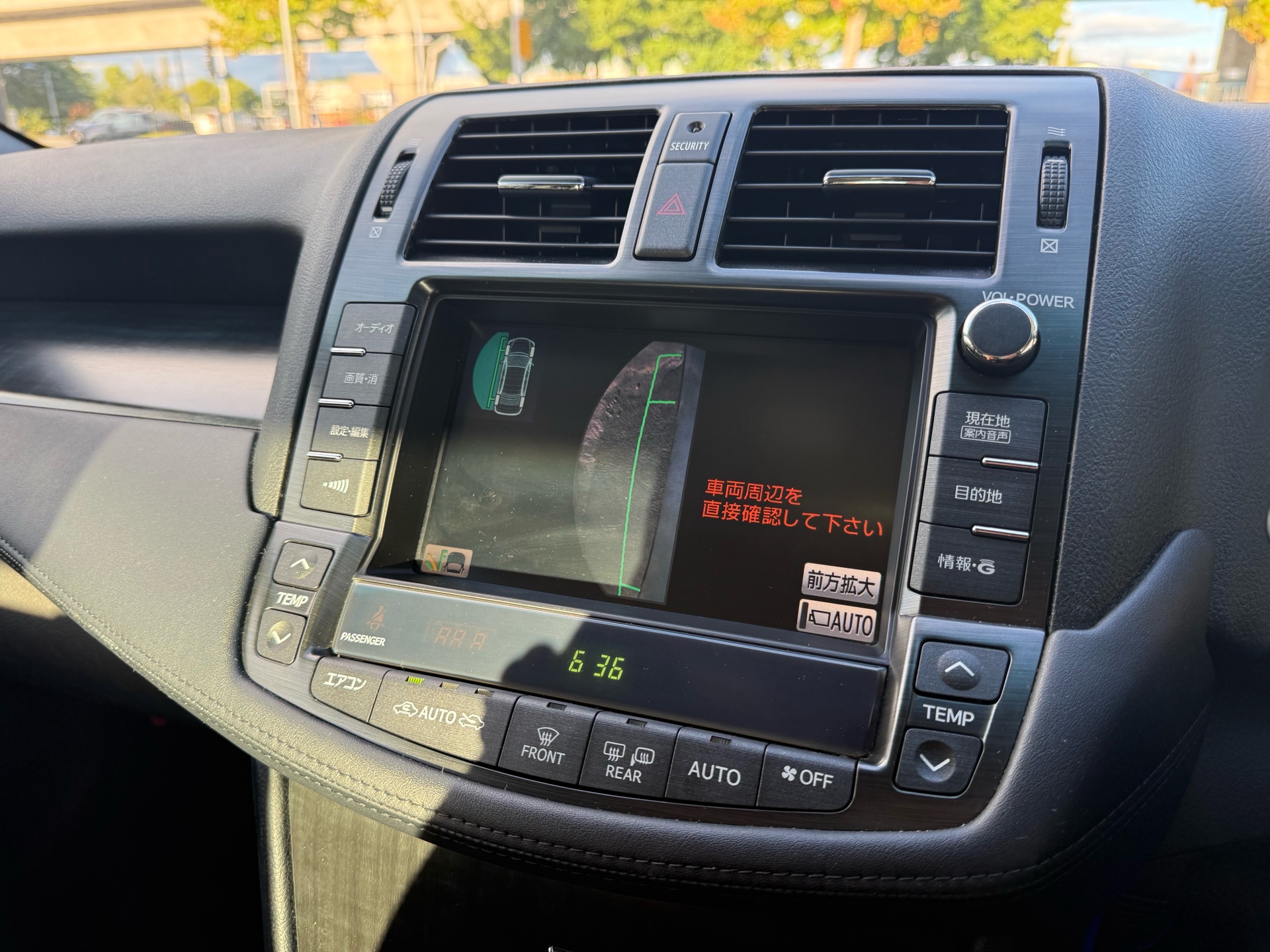 Vehicle photo 13