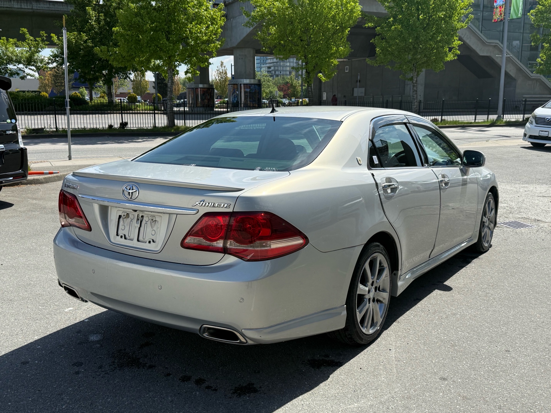Vehicle photo 4