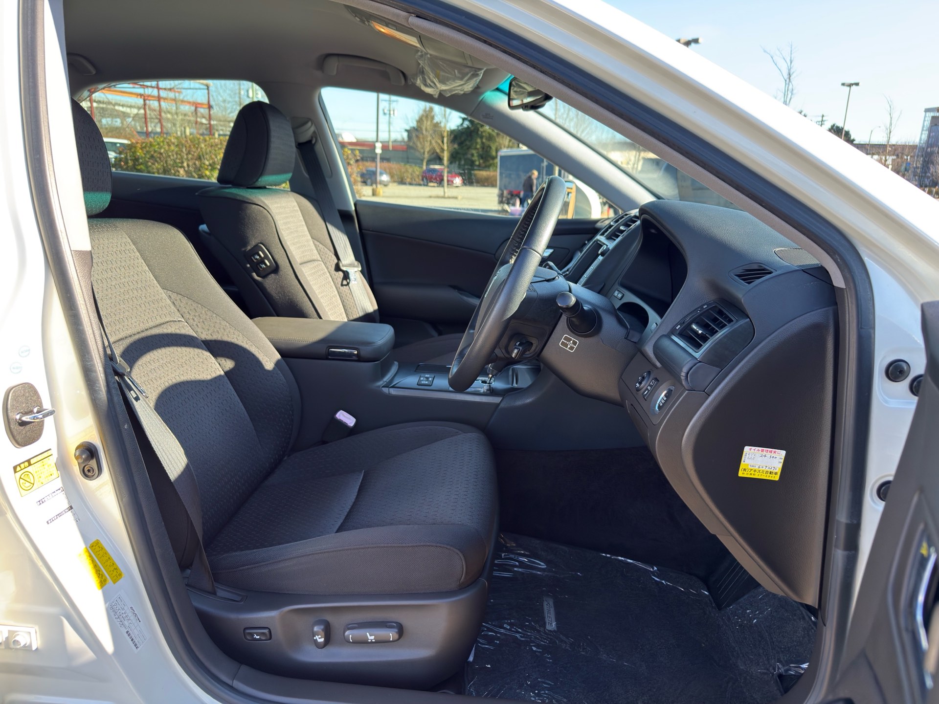 Vehicle photo 14