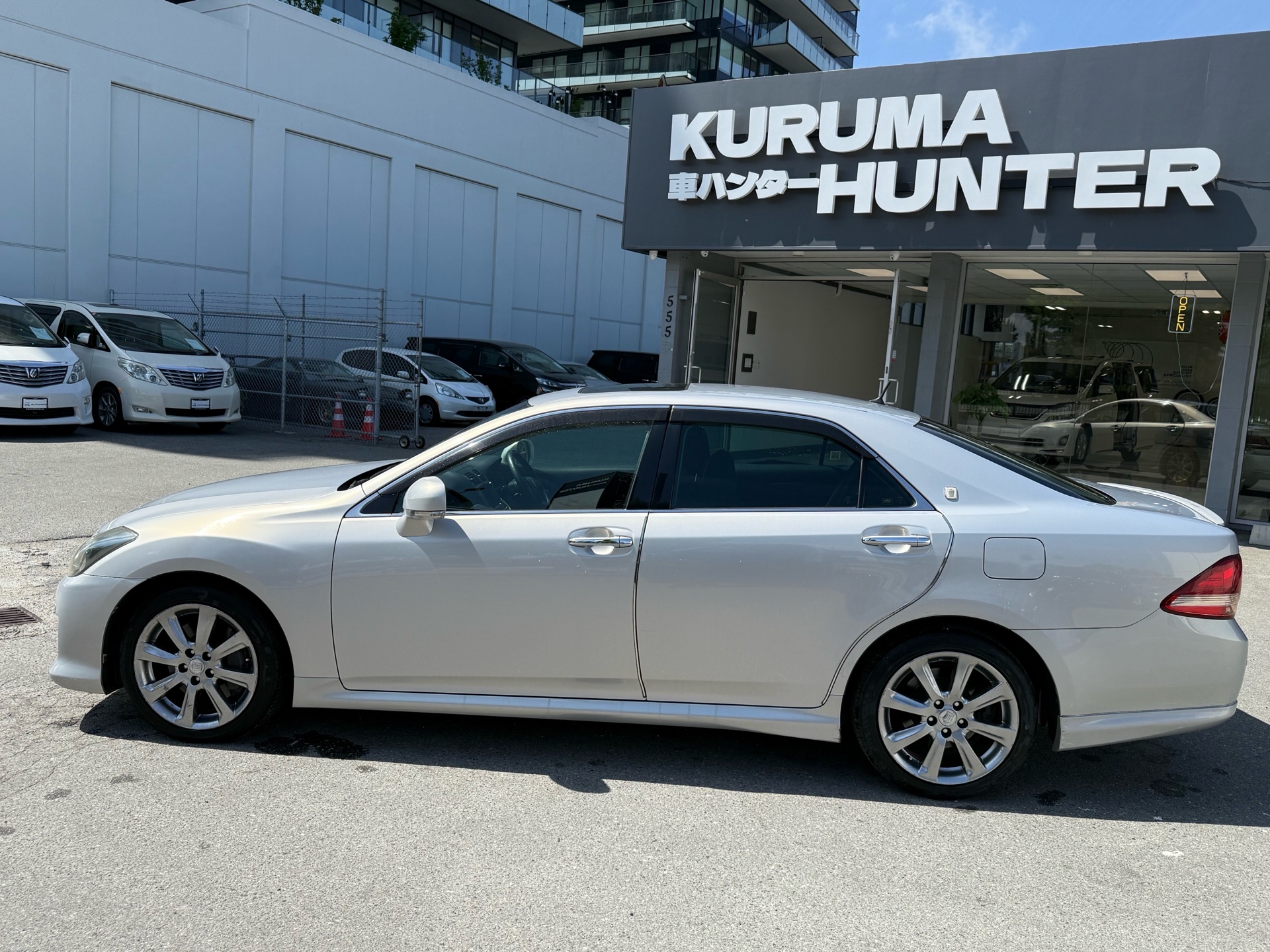 Vehicle photo 7