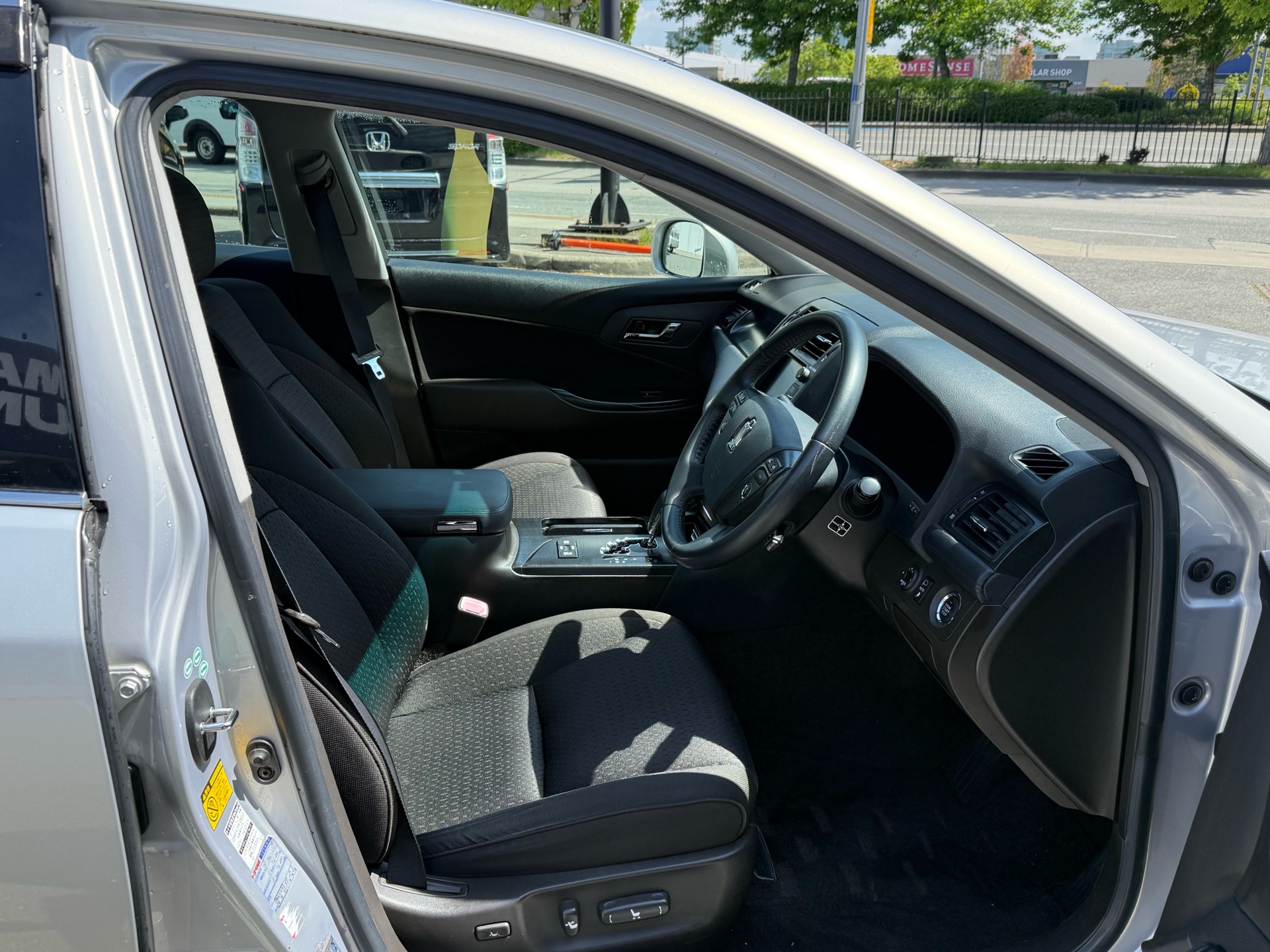 Vehicle photo 14