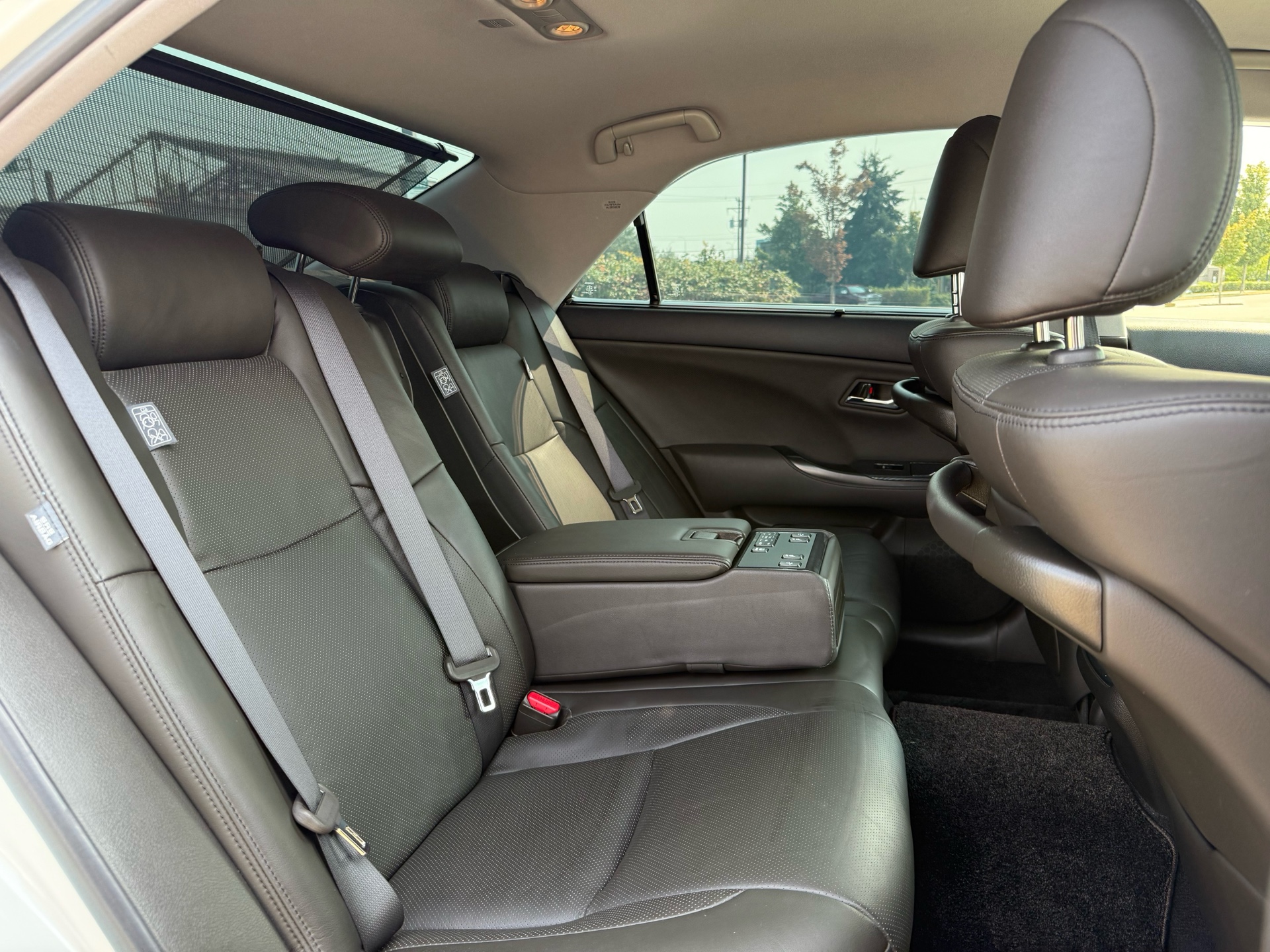 Vehicle photo 12
