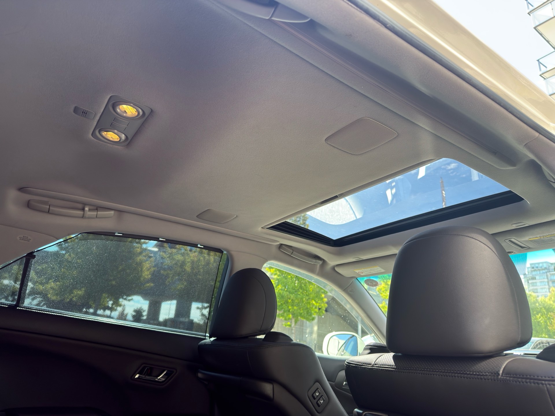 Vehicle photo 16