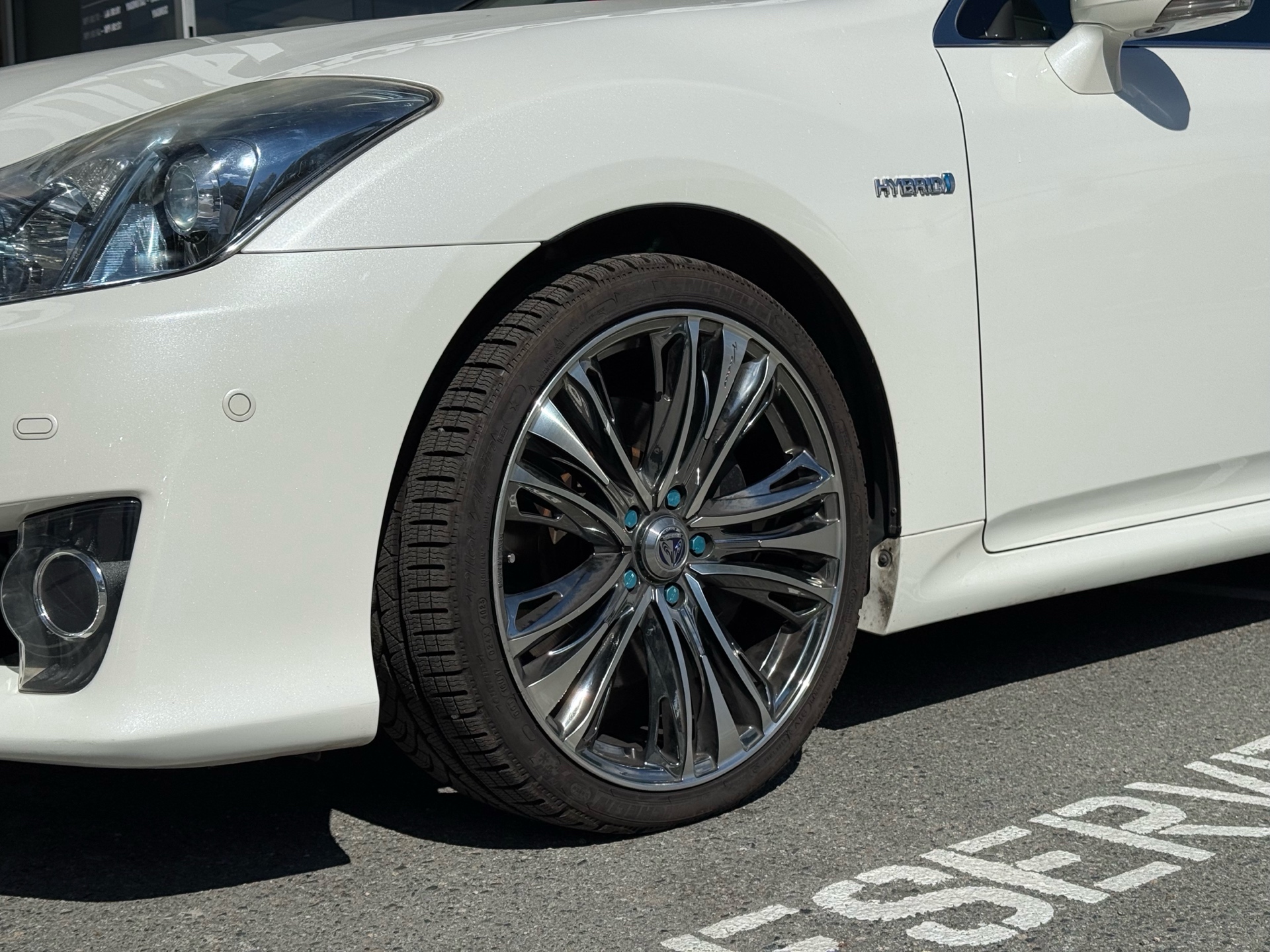 Vehicle photo 17