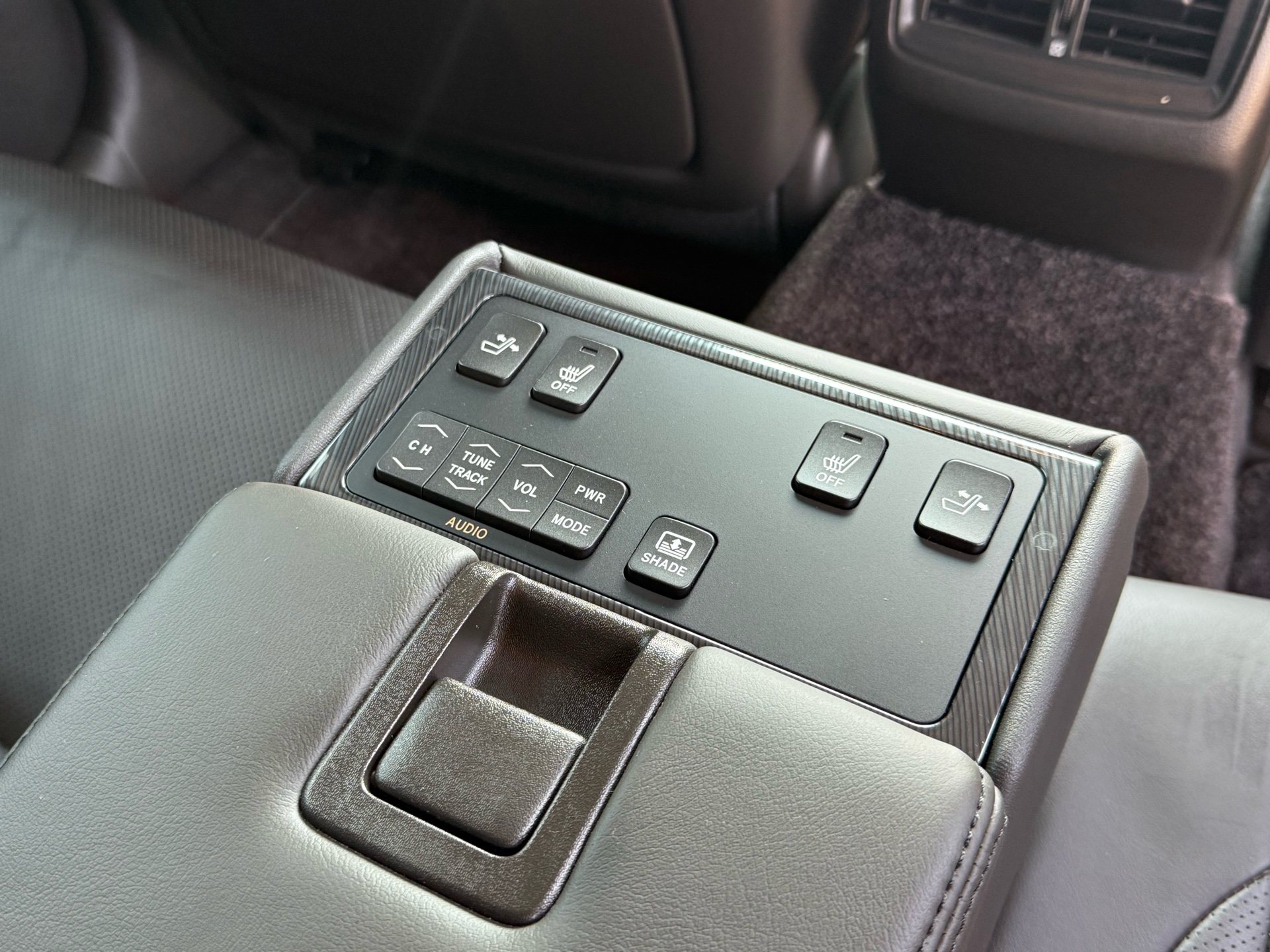 Vehicle photo 13