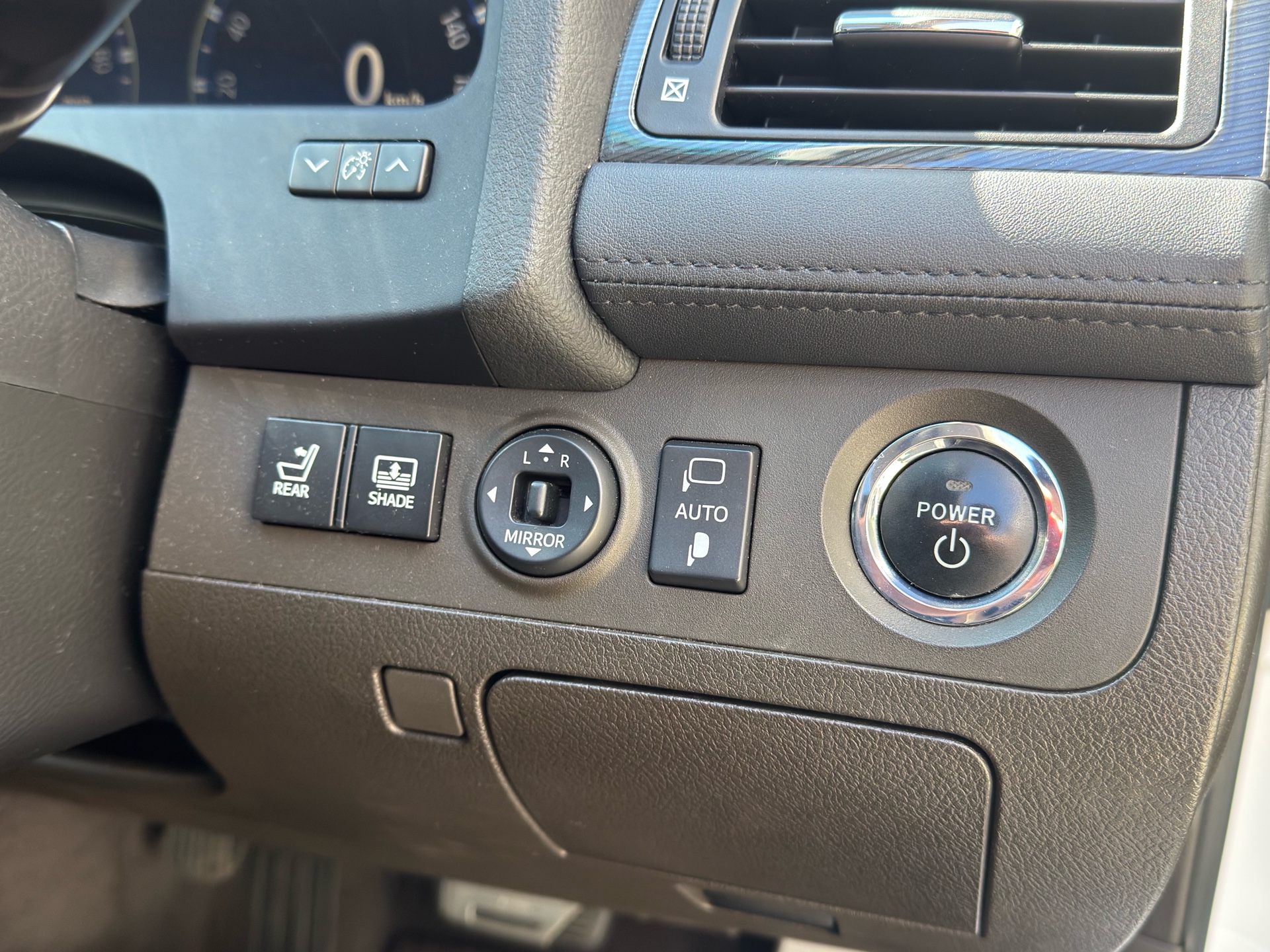 Vehicle photo 11