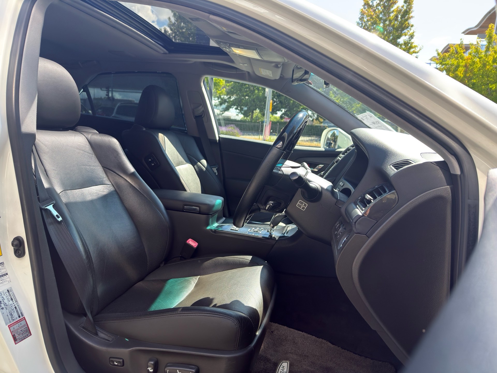 Vehicle photo 13