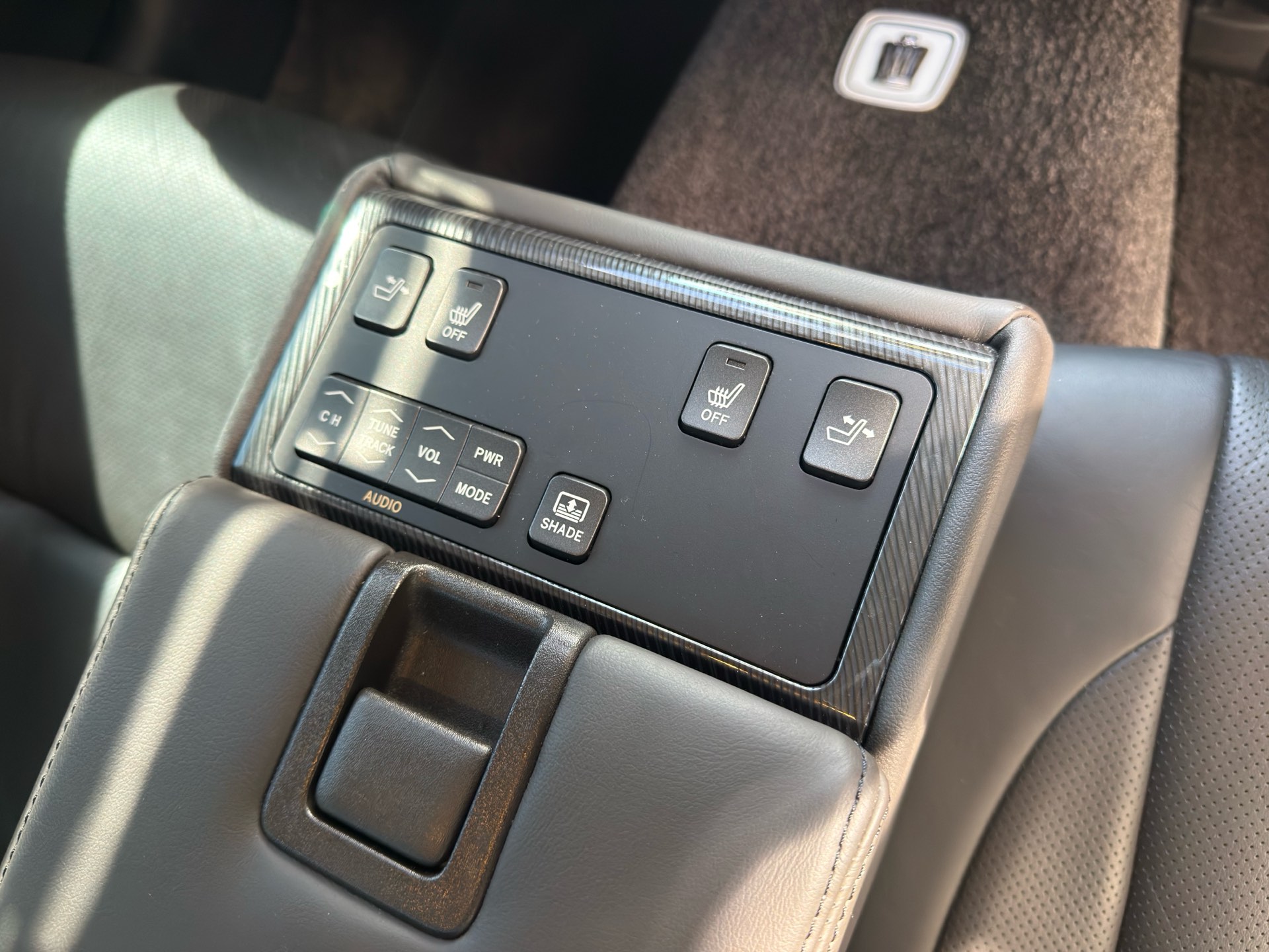 Vehicle photo 15
