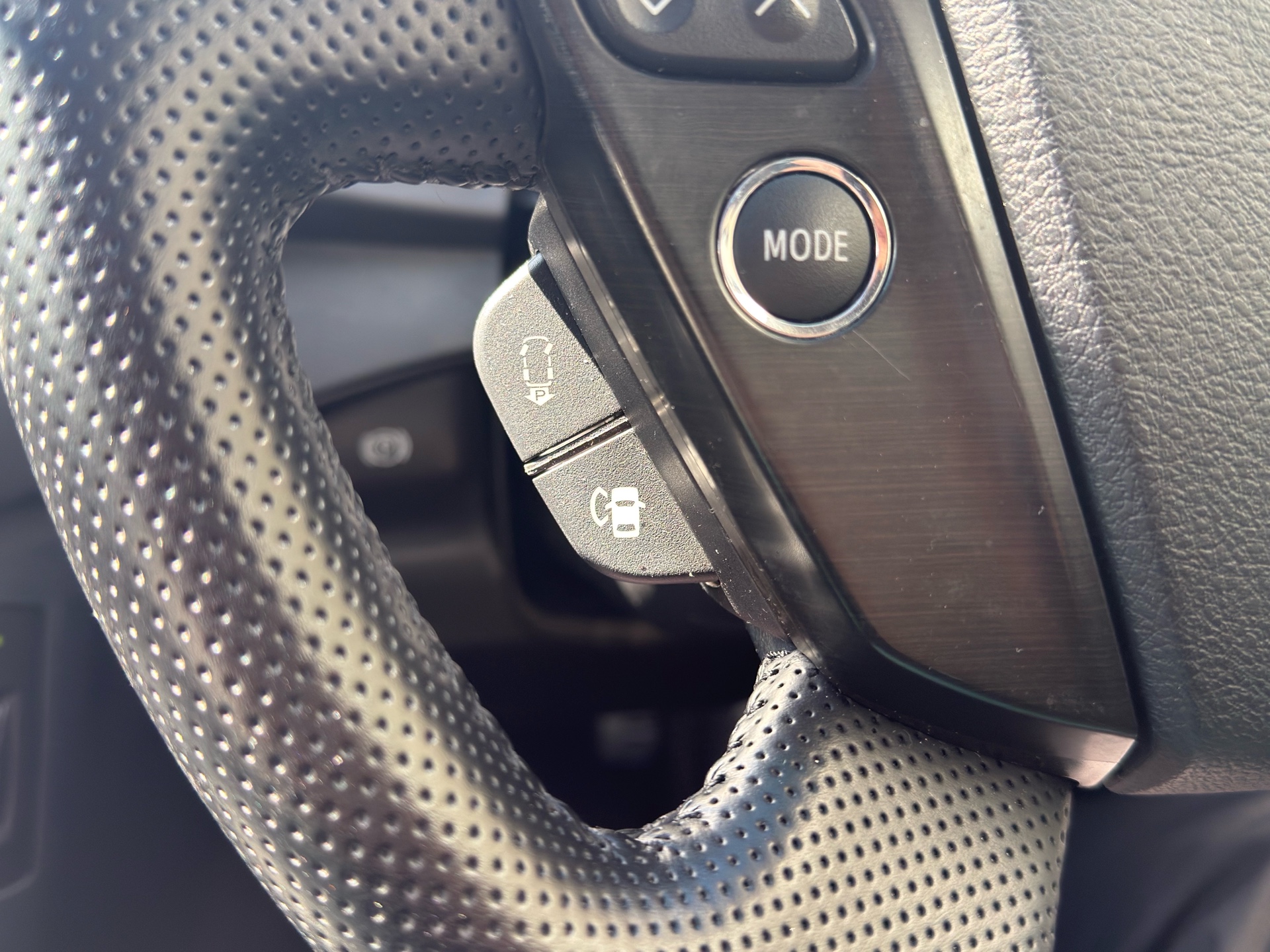 Vehicle photo 9