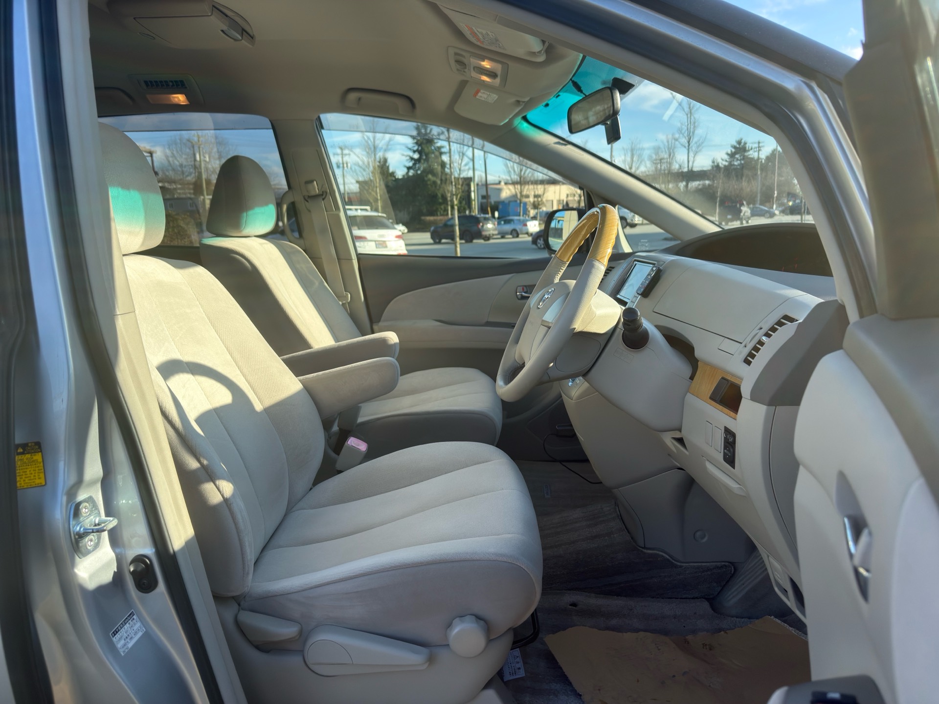 Vehicle photo 9