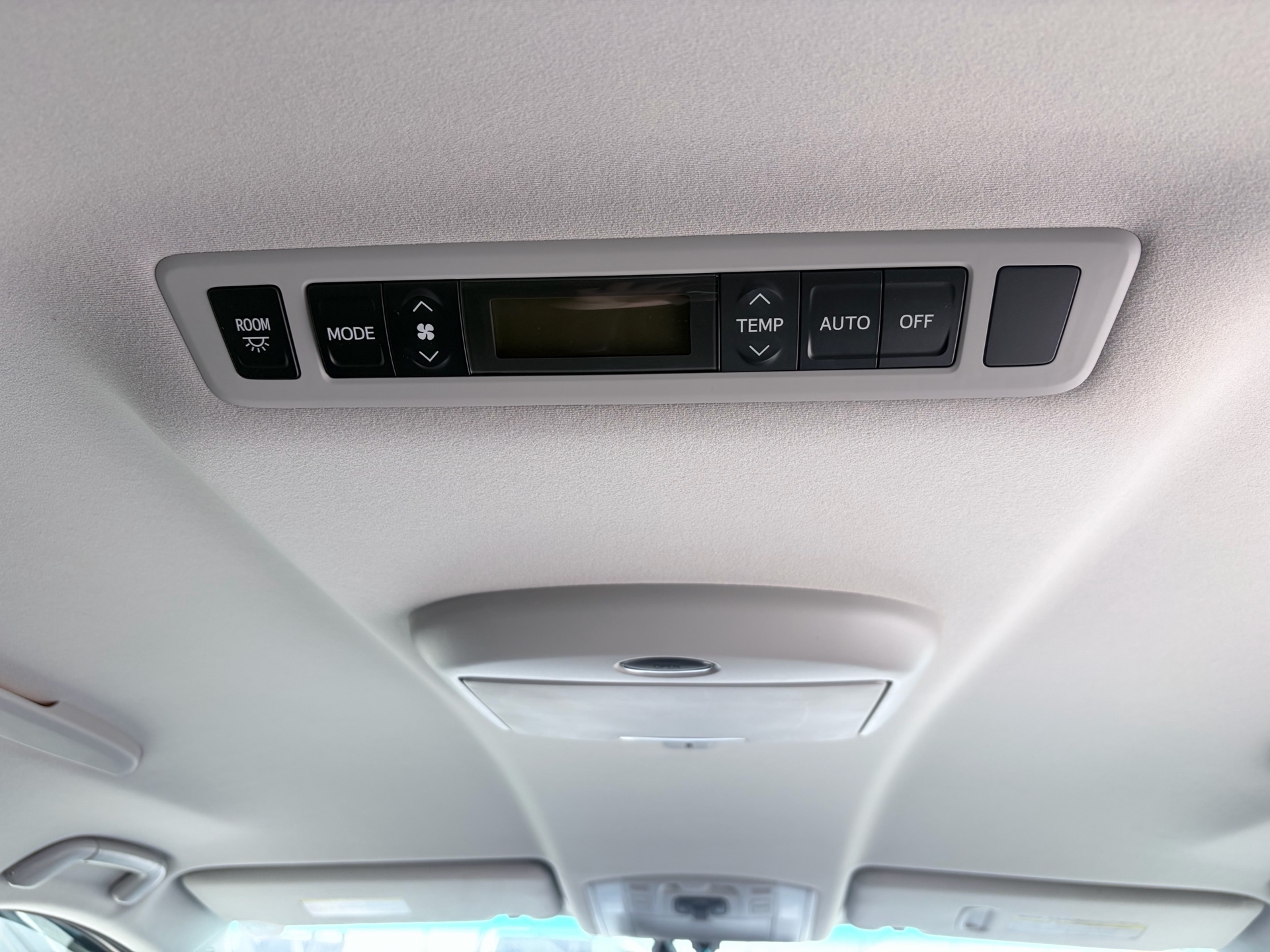 Vehicle photo 14