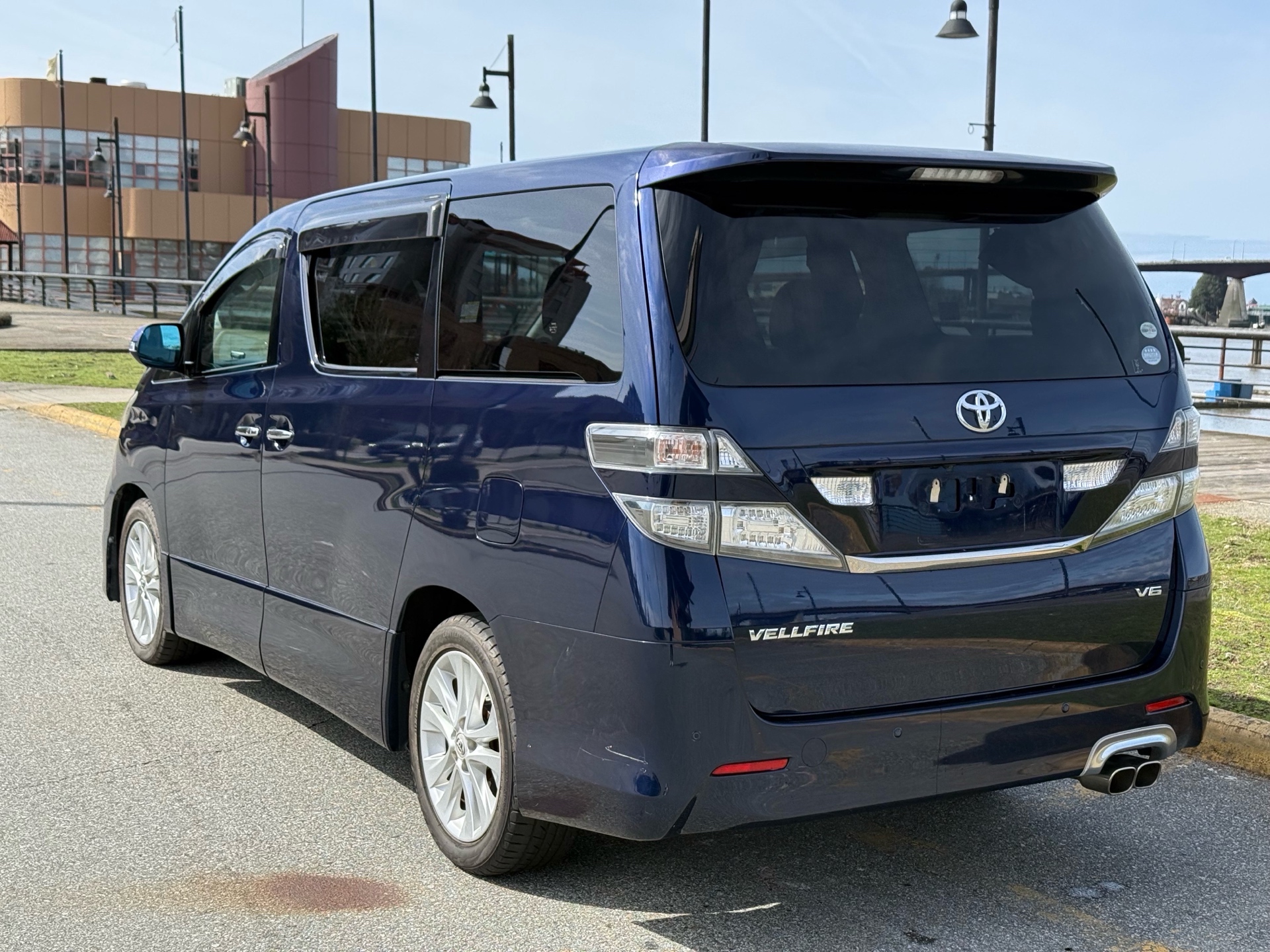 Vehicle photo 4