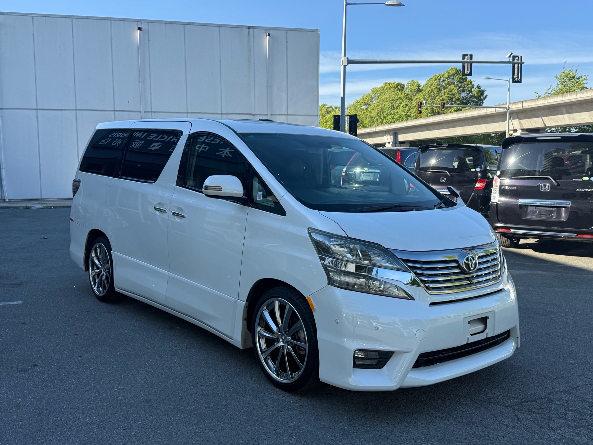 Vehicle photo 3
