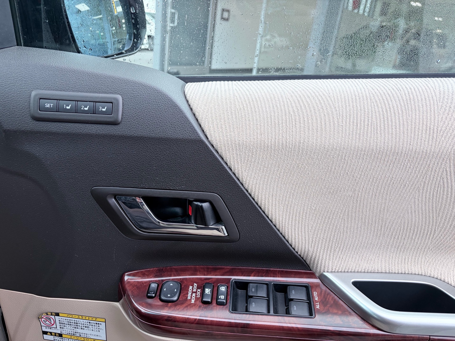 Vehicle photo 11