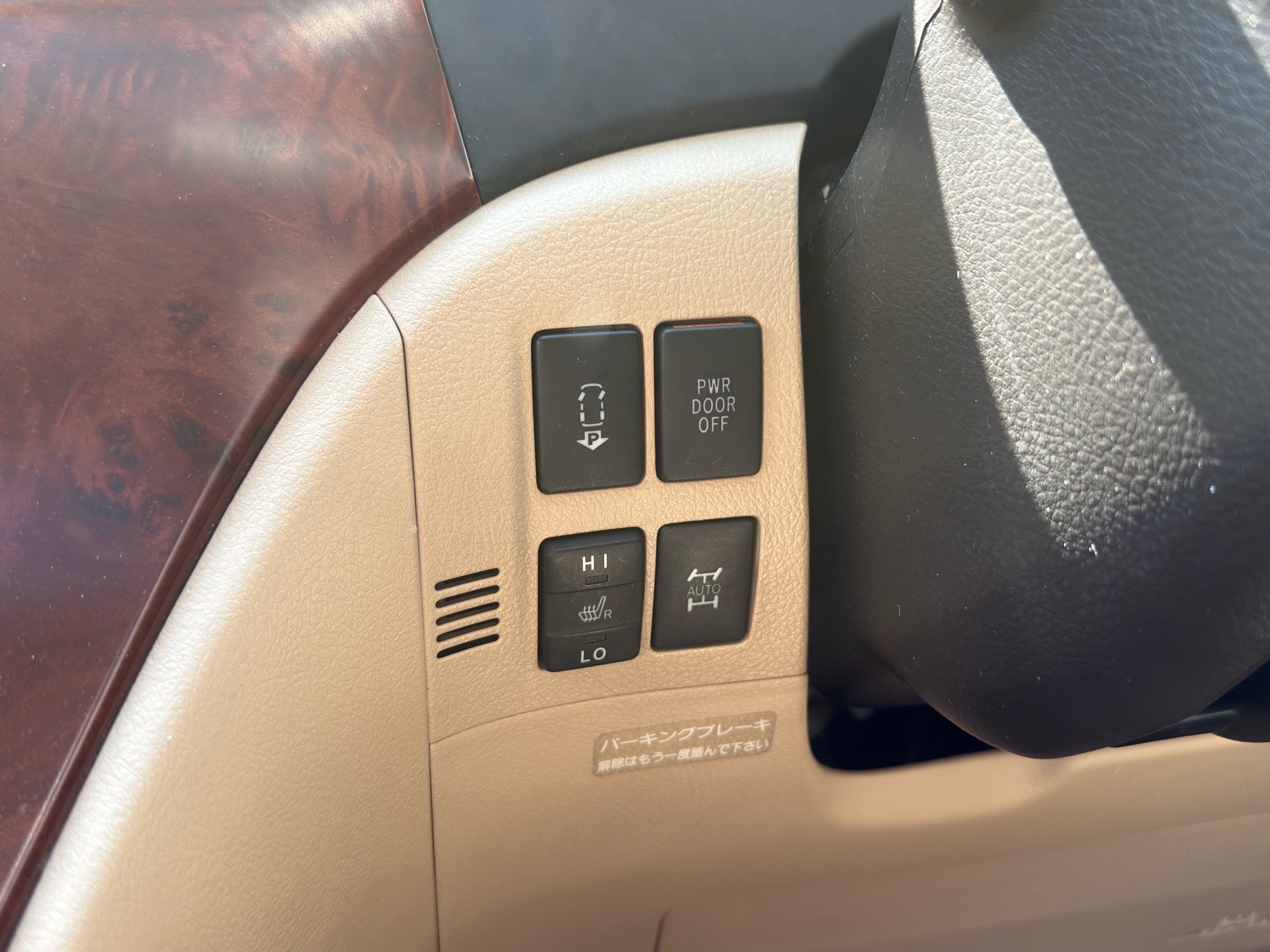 Vehicle photo 10