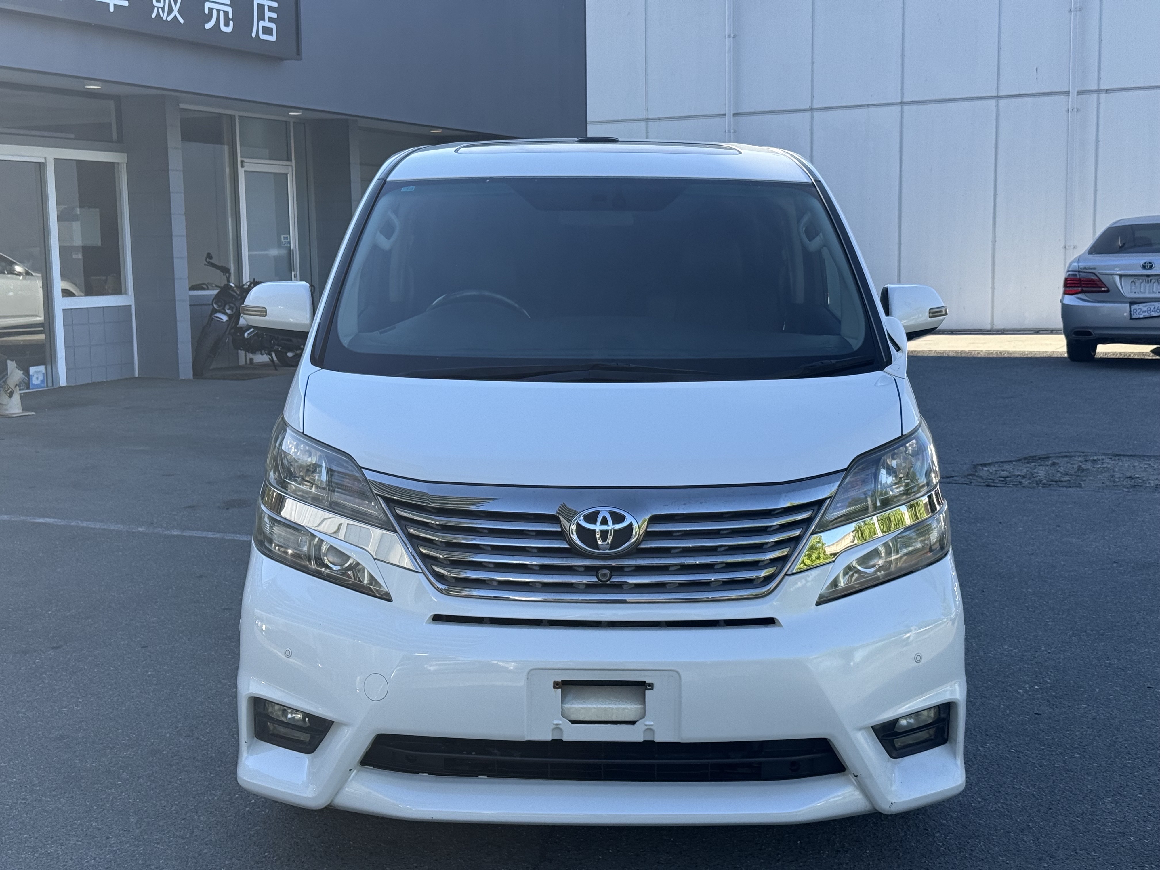 Vehicle photo 2