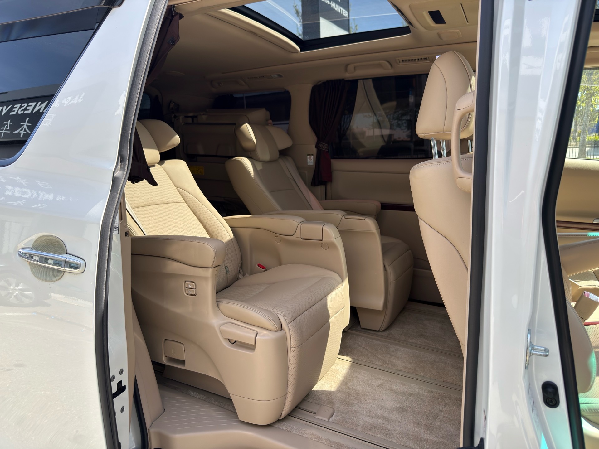 Vehicle photo 15