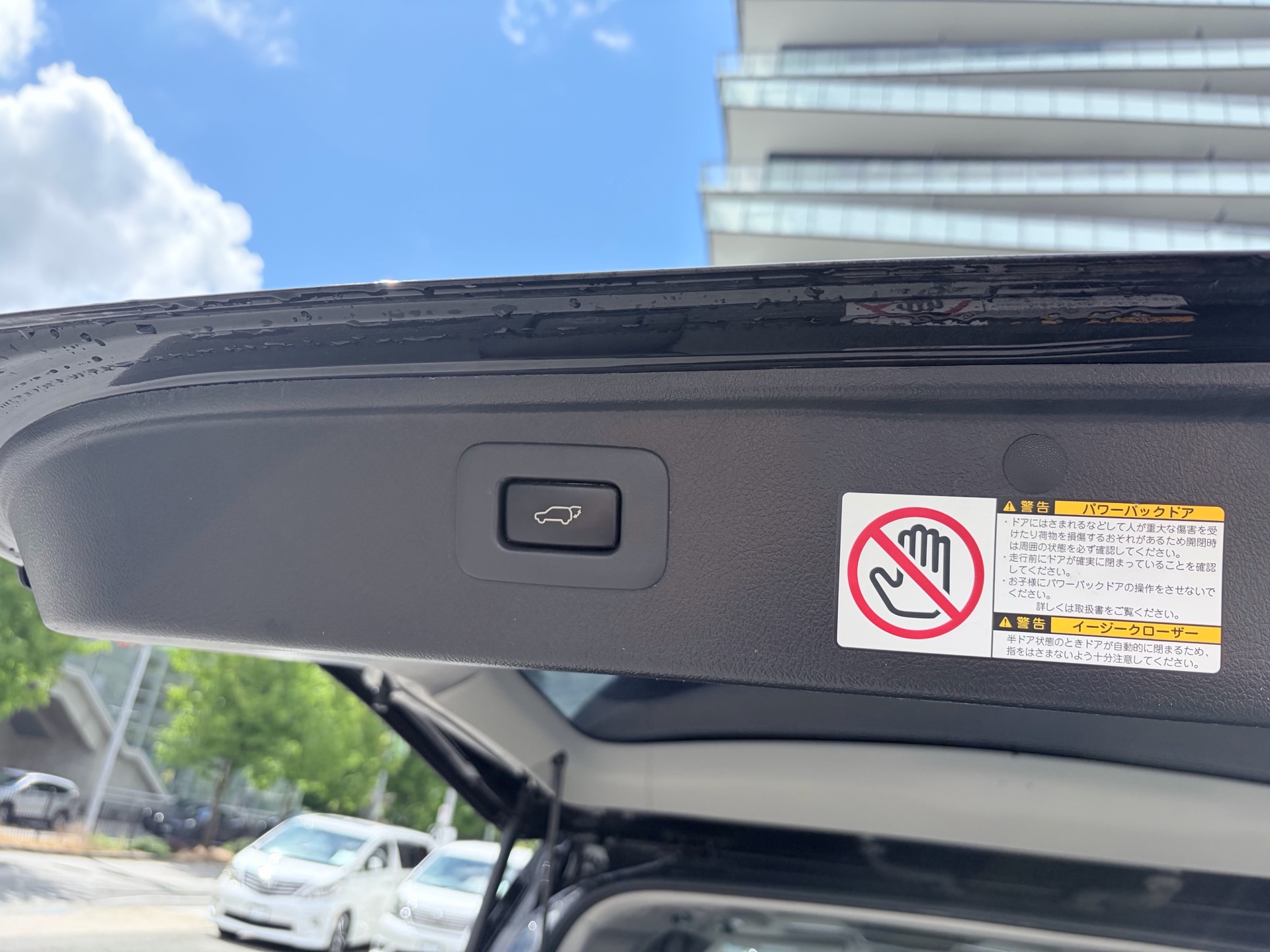 Vehicle photo 13