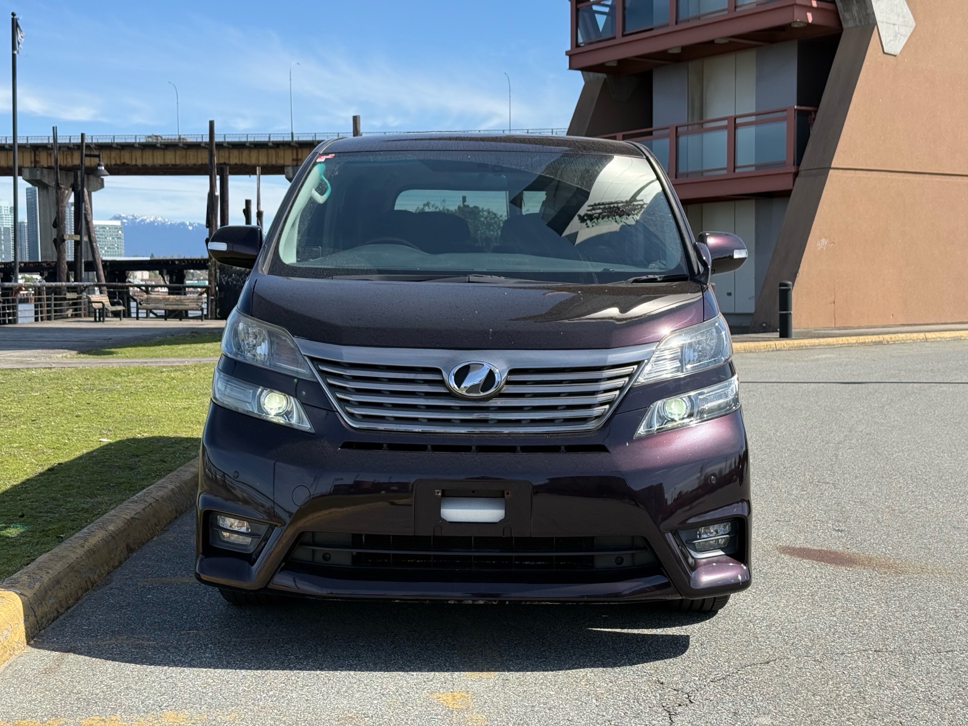 Vehicle photo 2