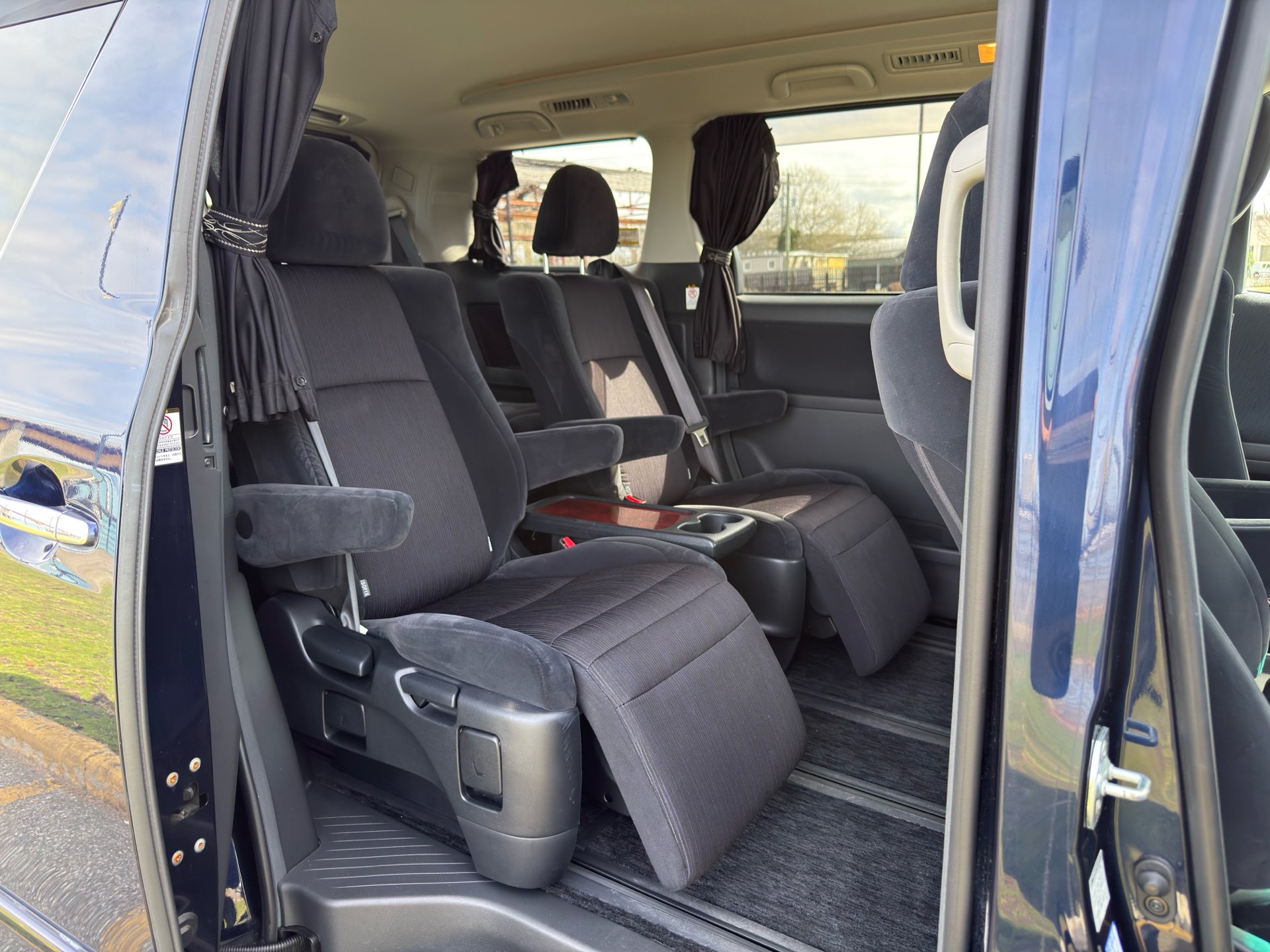 Vehicle photo 13