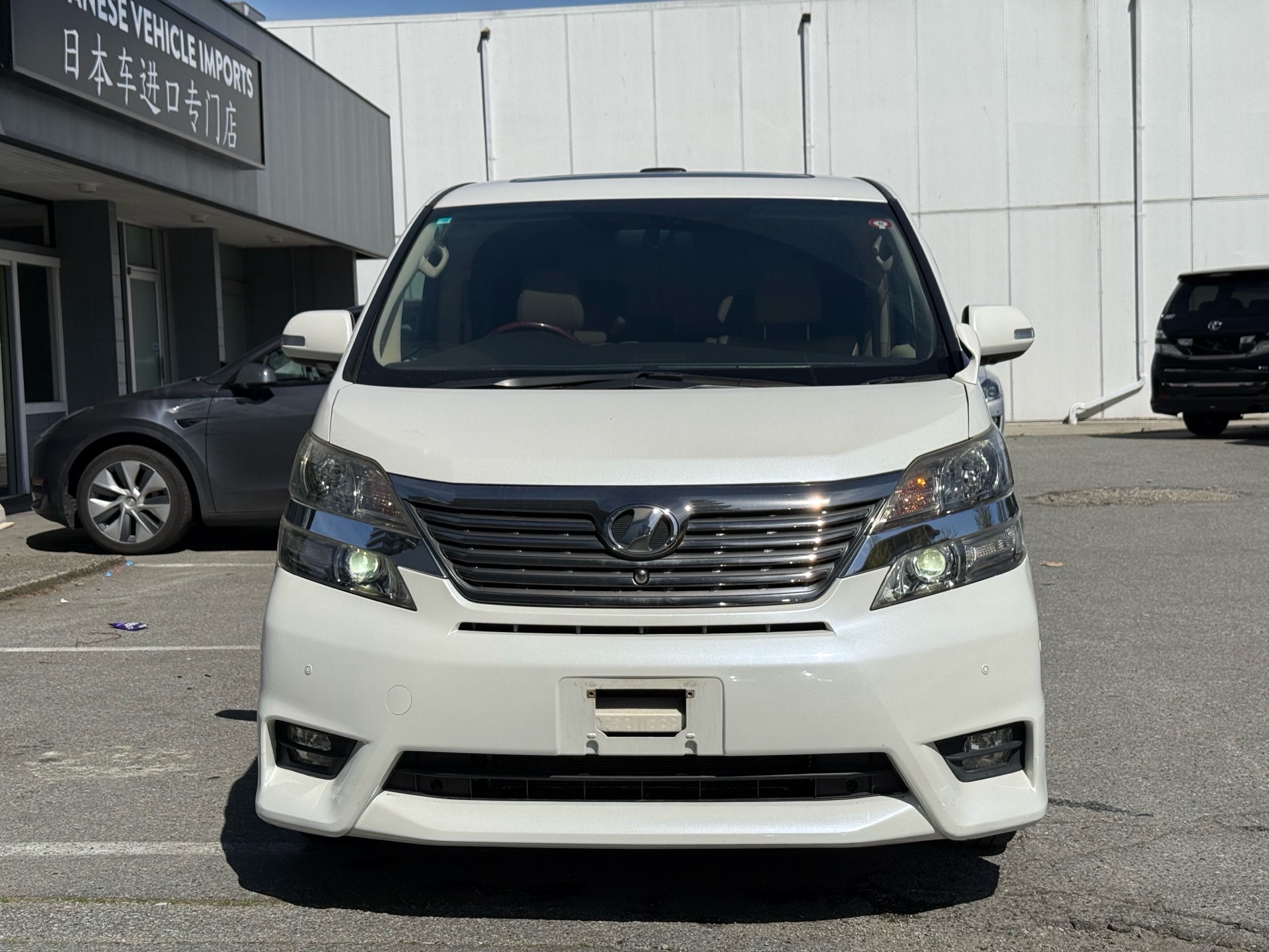 Vehicle photo 2