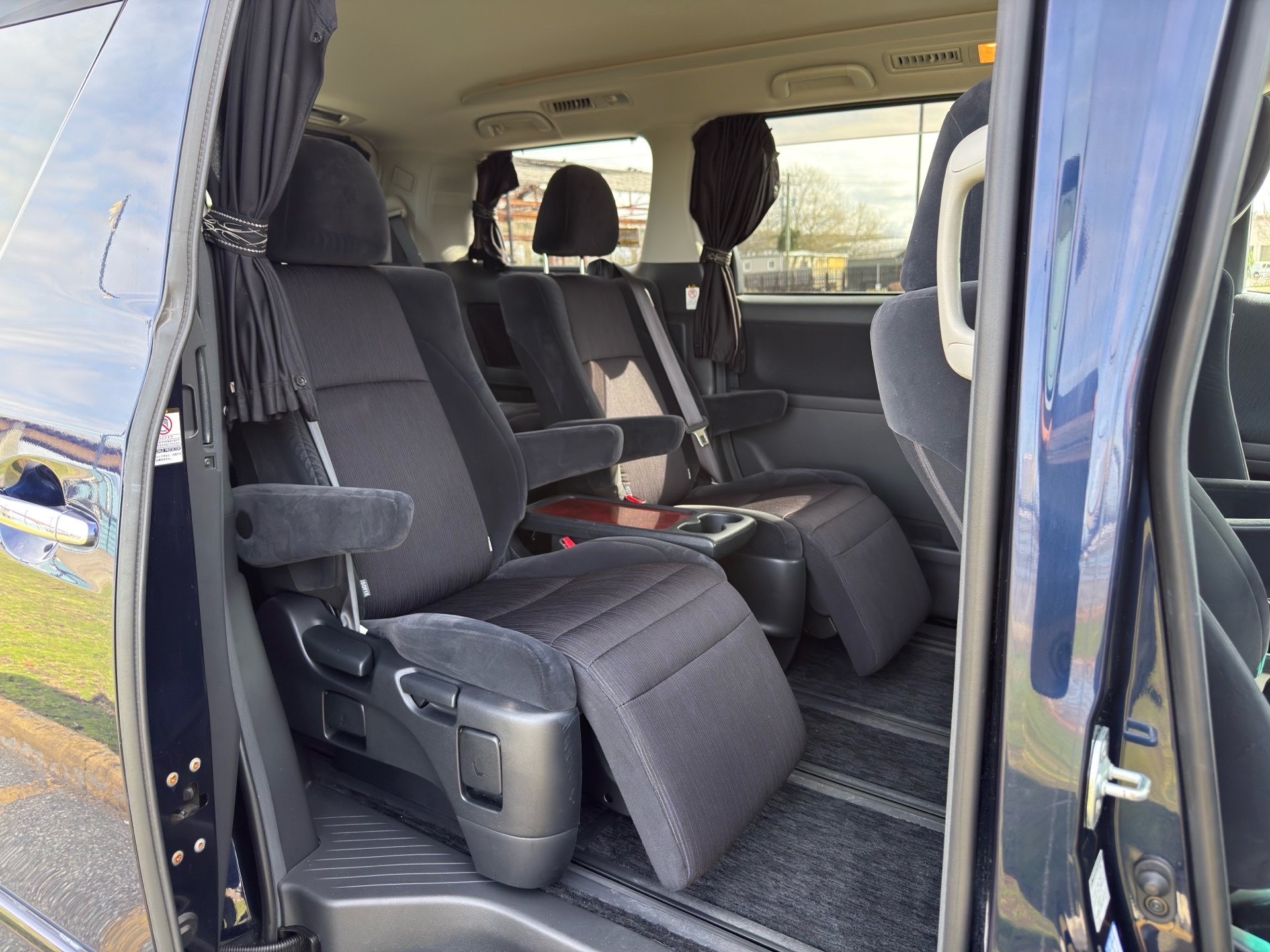 Vehicle photo 13