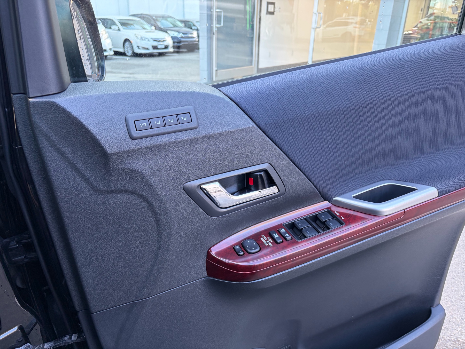 Vehicle photo 13