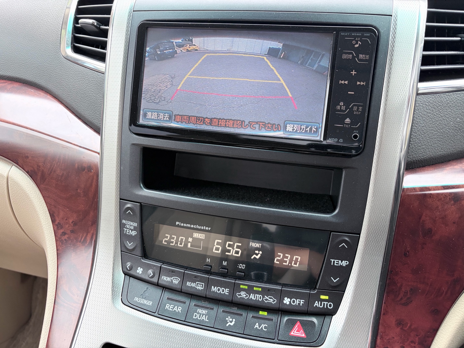 Vehicle photo 12