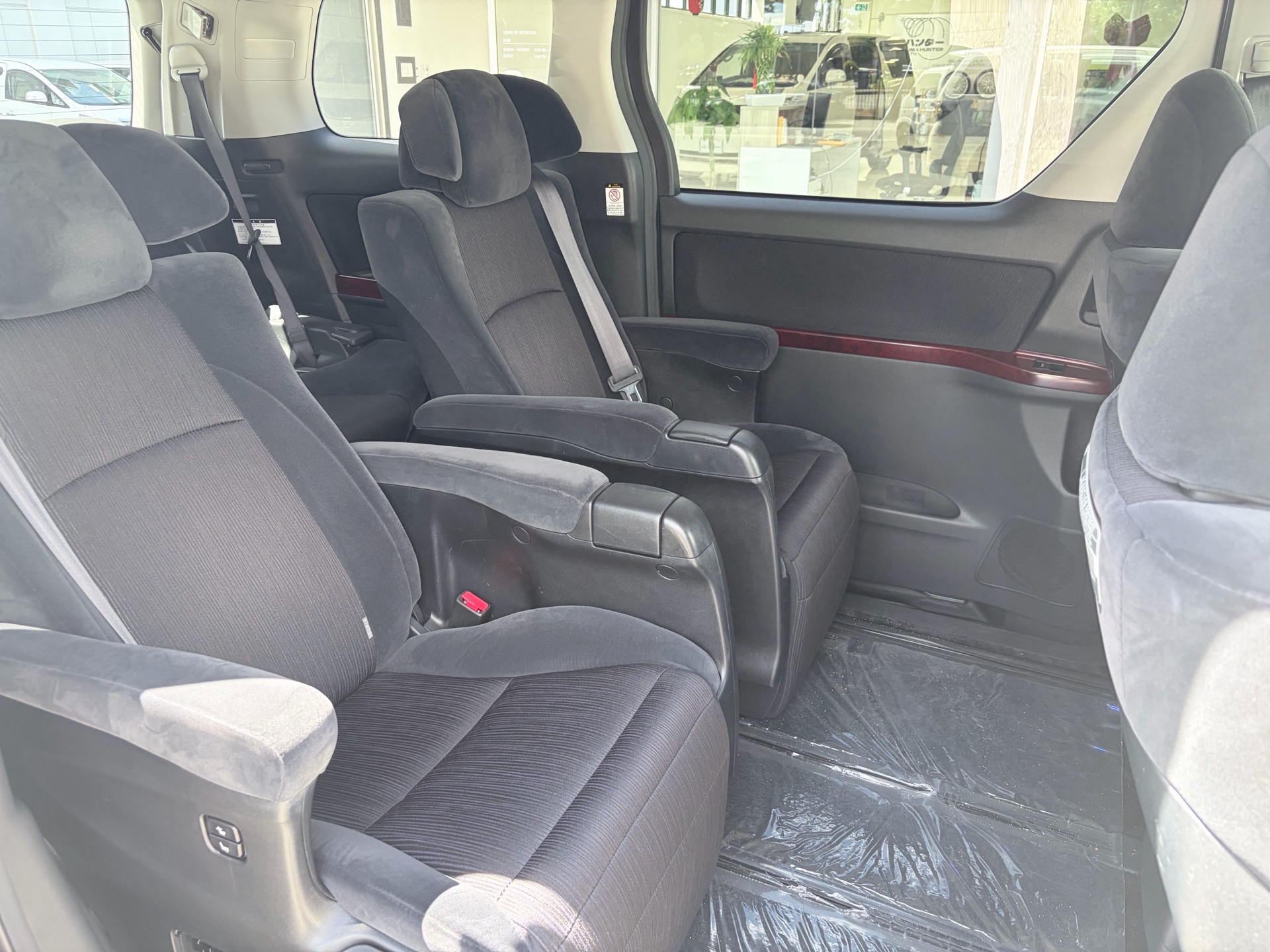 Vehicle photo 16