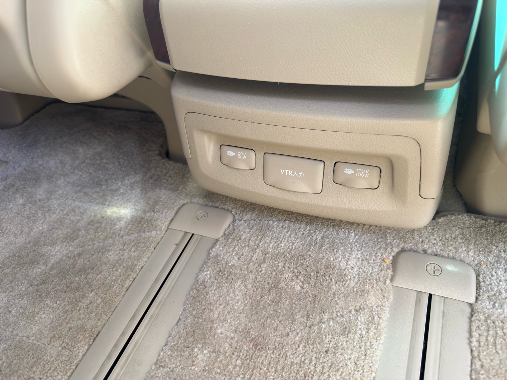 Vehicle photo 16