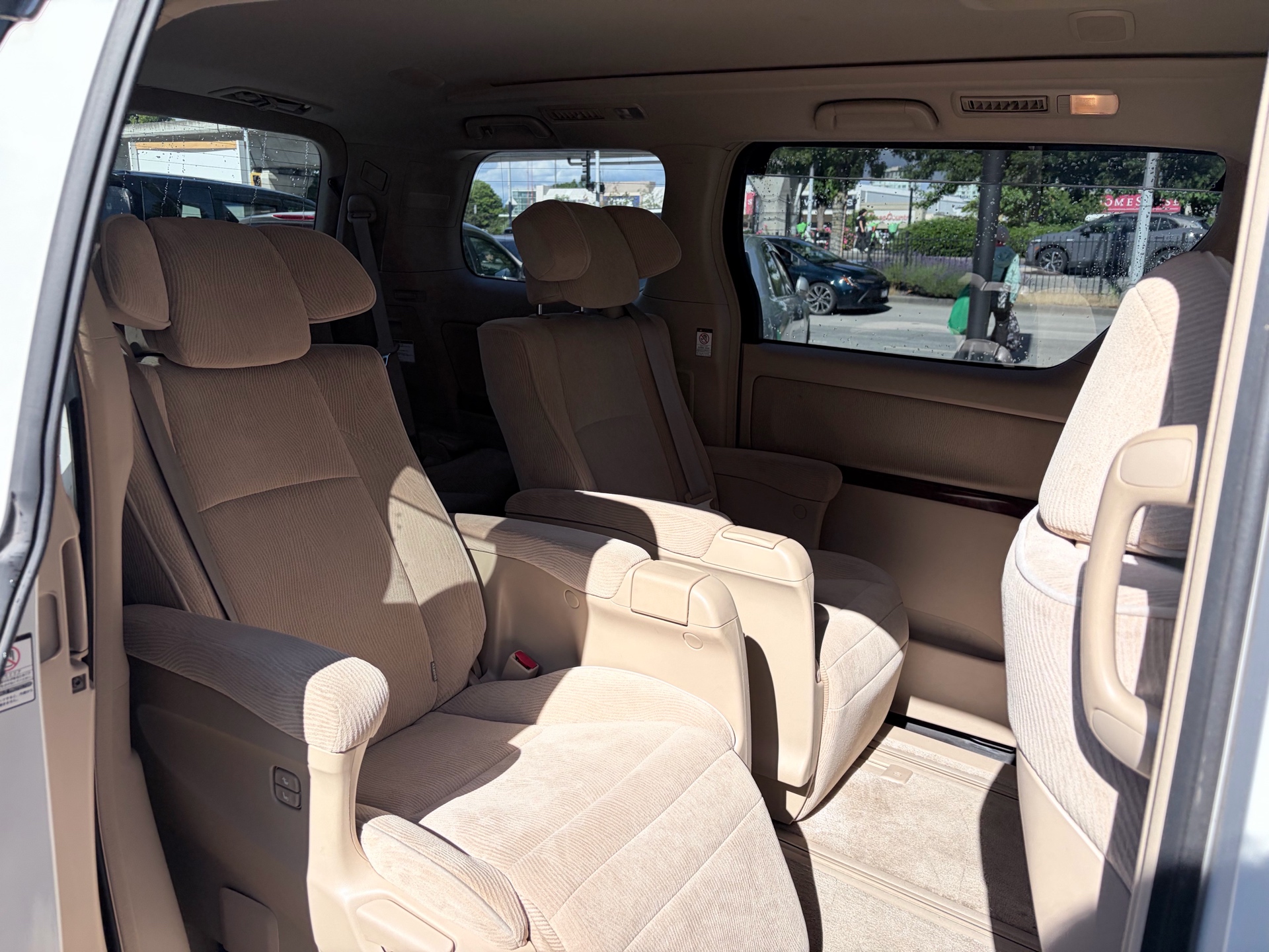 Vehicle photo 17