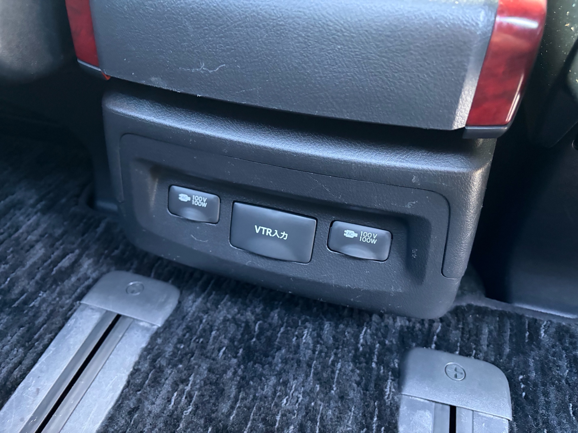 Vehicle photo 17