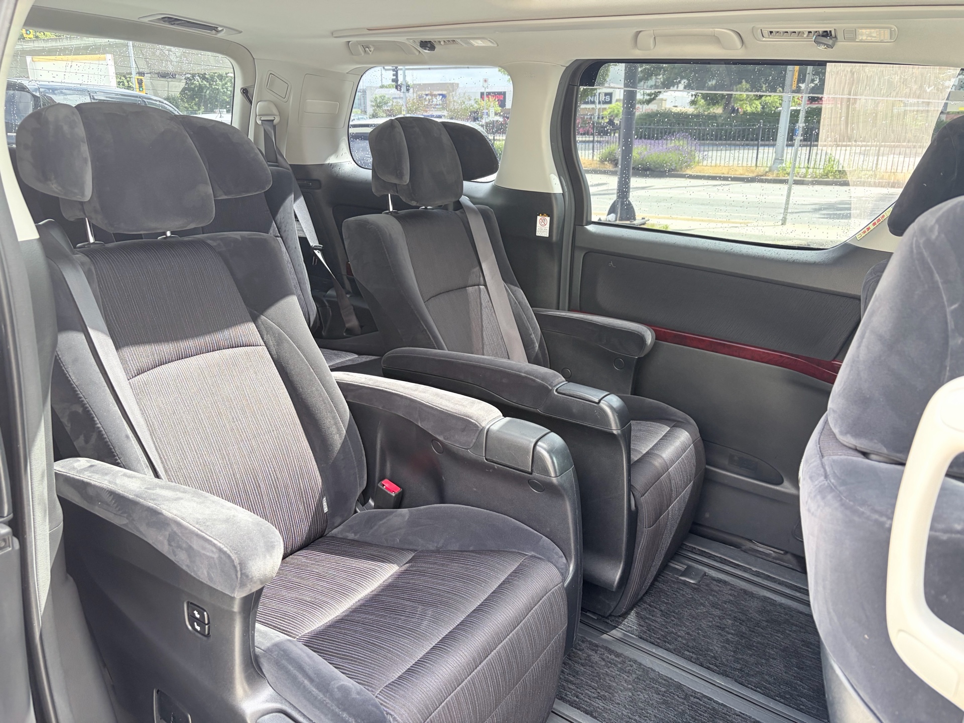 Vehicle photo 11