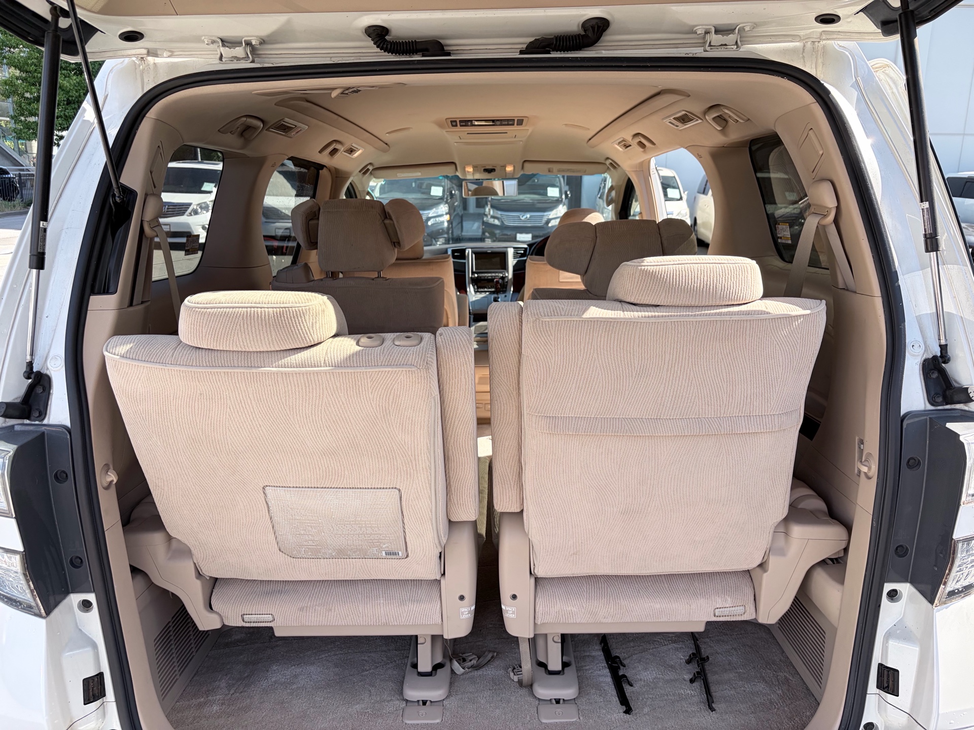 Vehicle photo 18