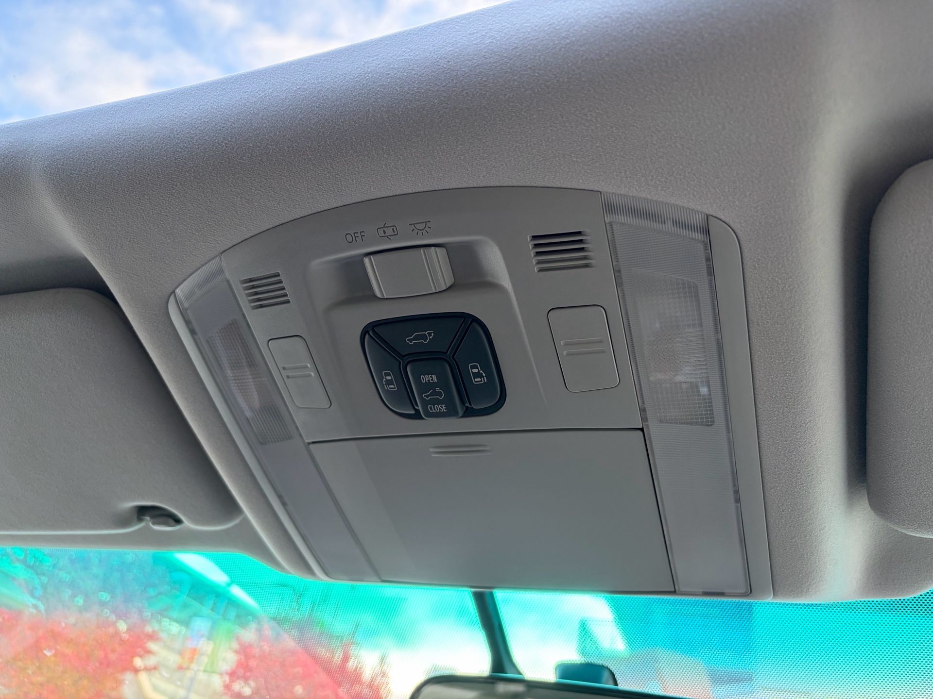 Vehicle photo 11