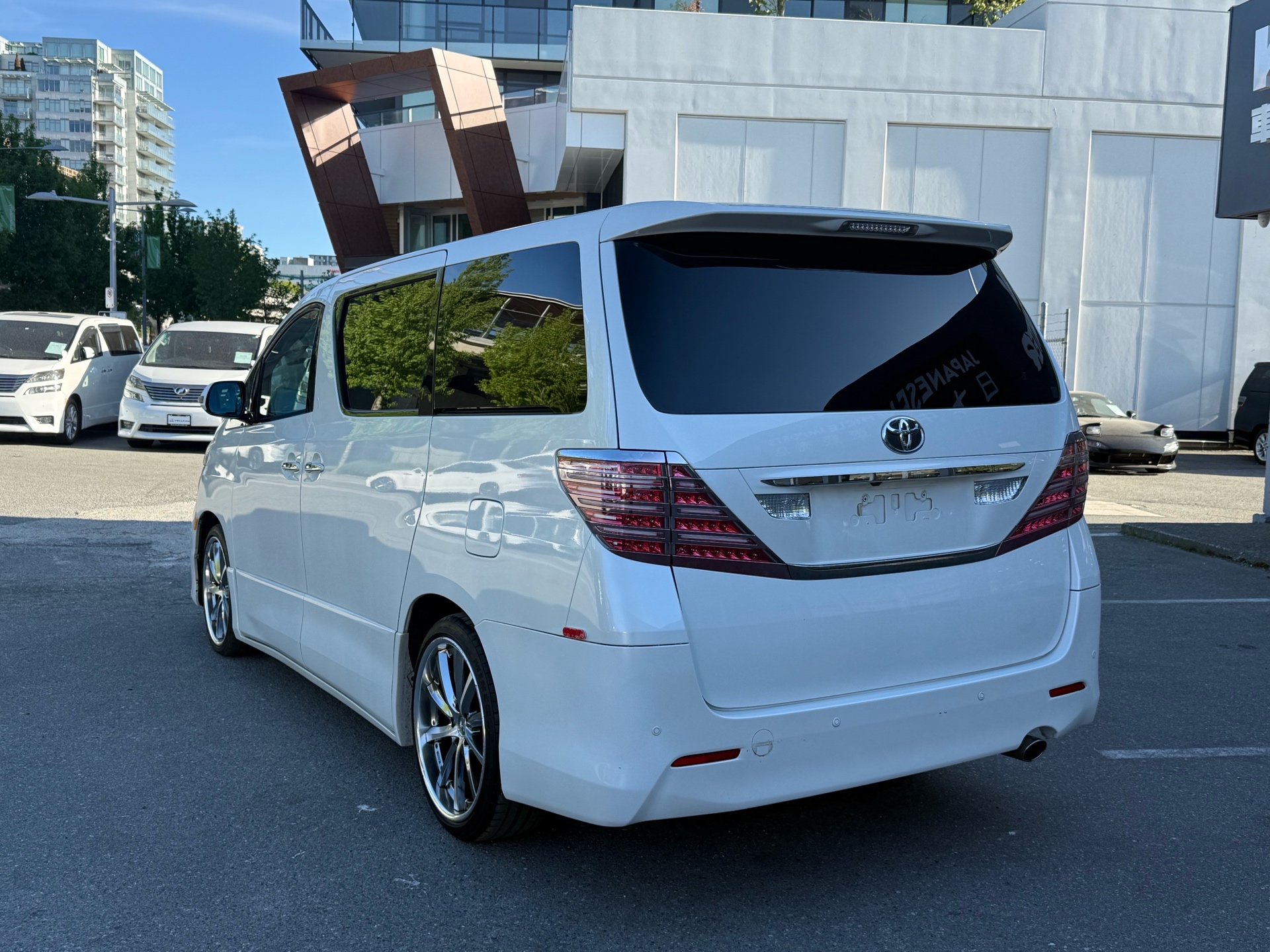 Vehicle photo 5