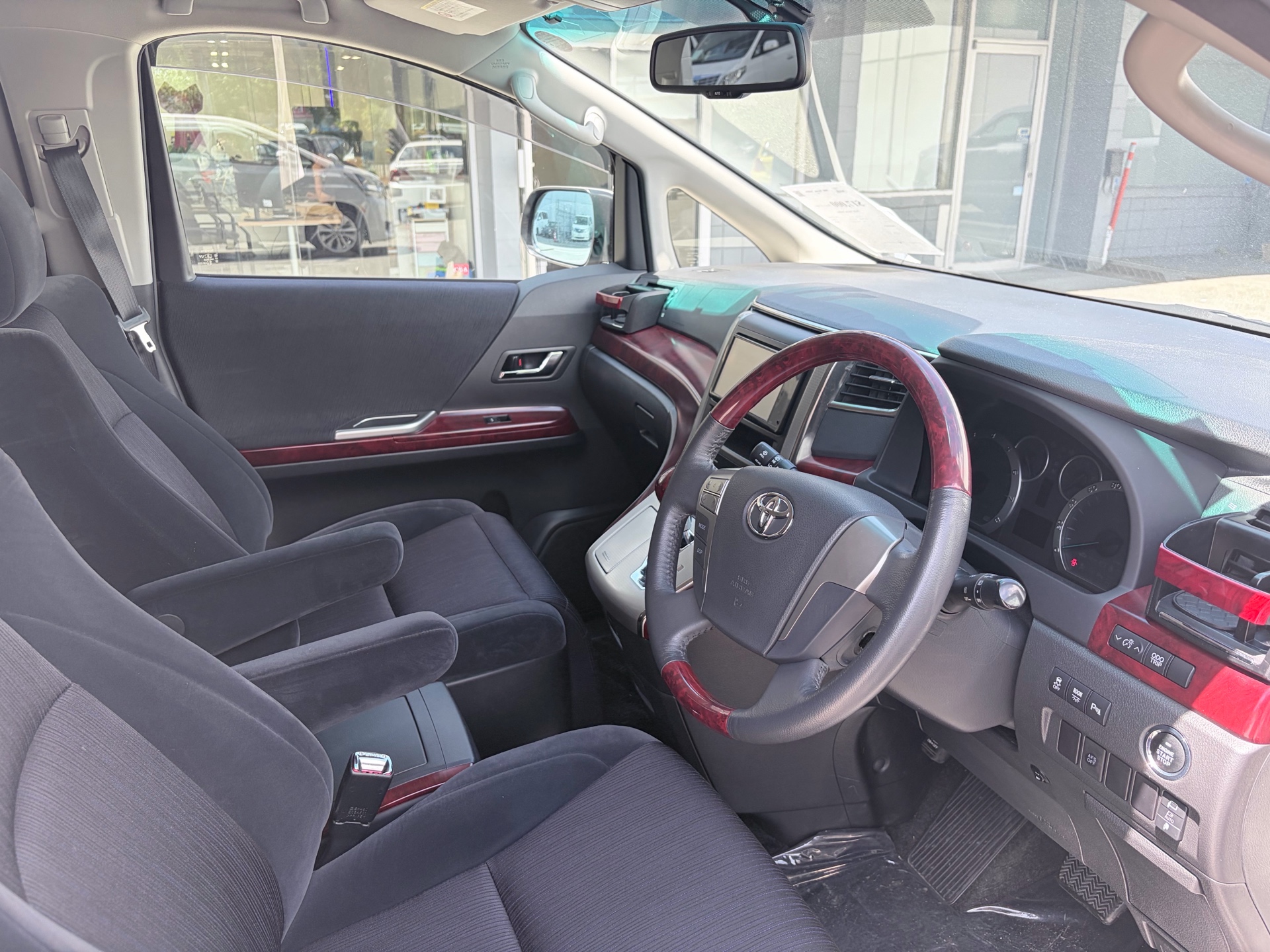Vehicle photo 15