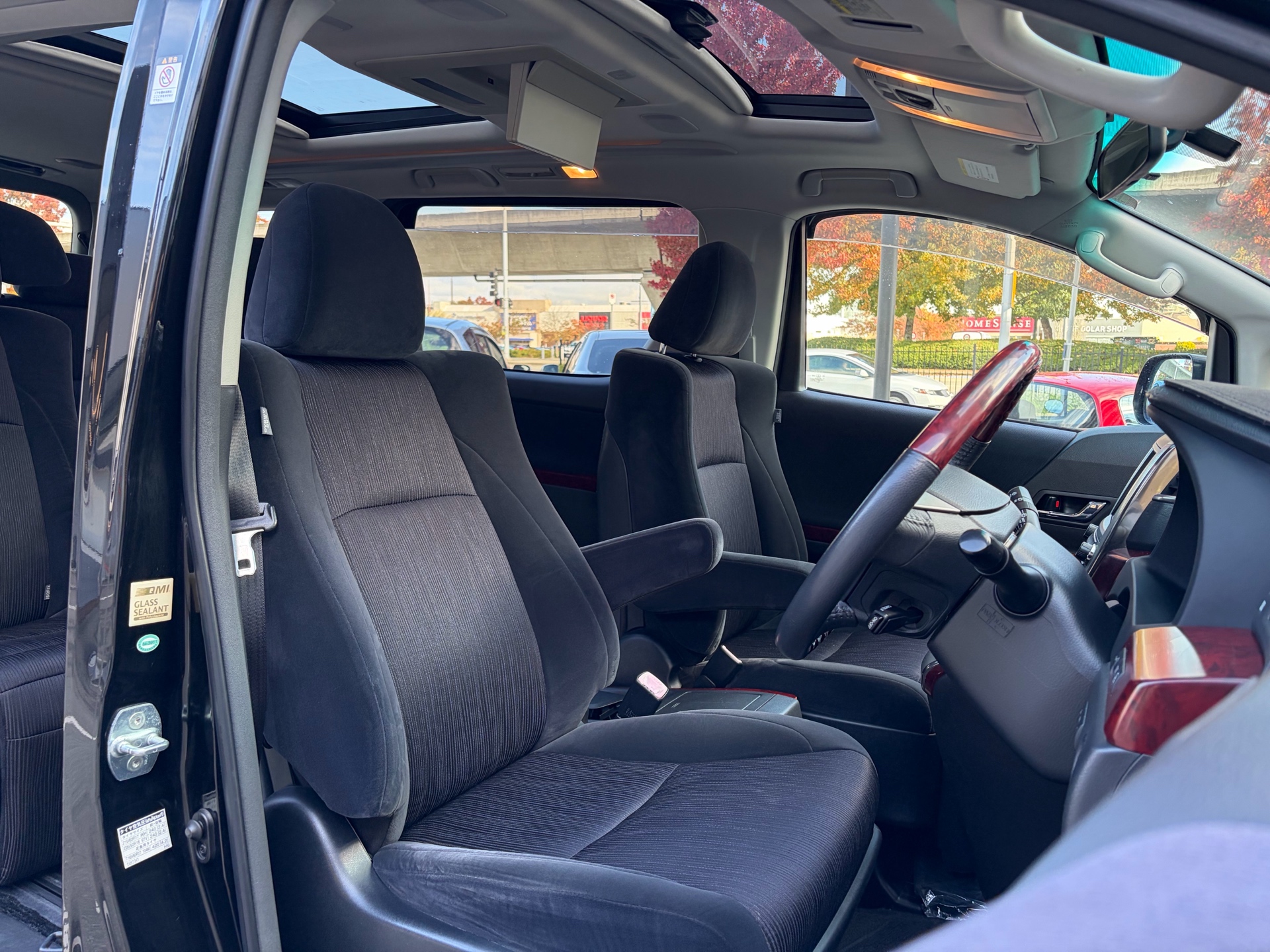 Vehicle photo 14