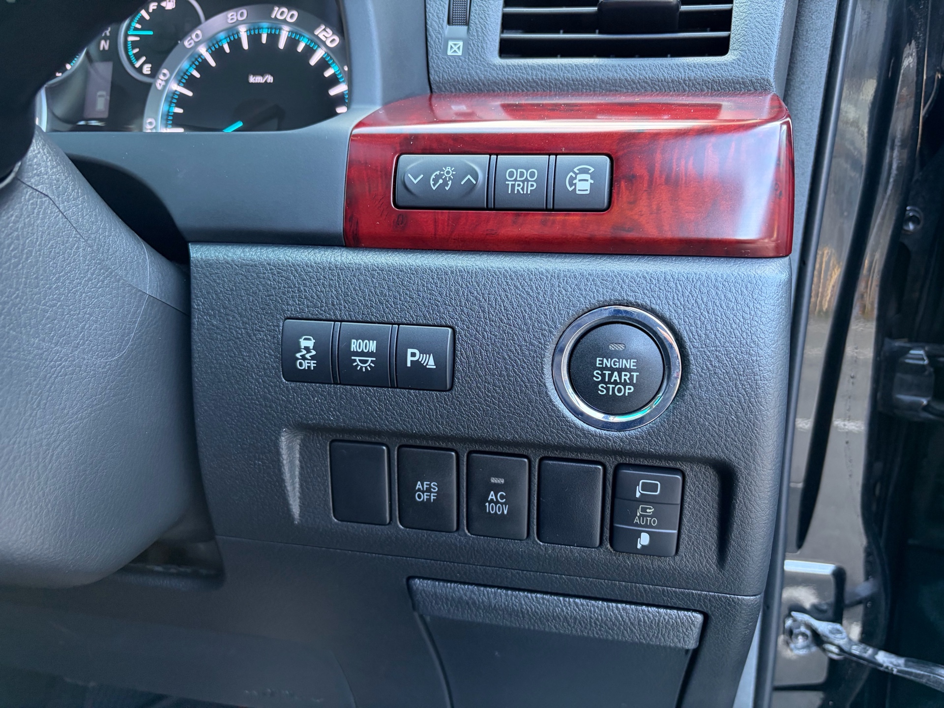 Vehicle photo 12