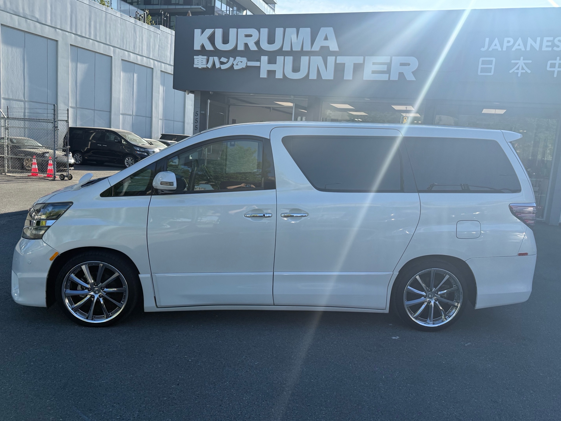 Vehicle photo 4